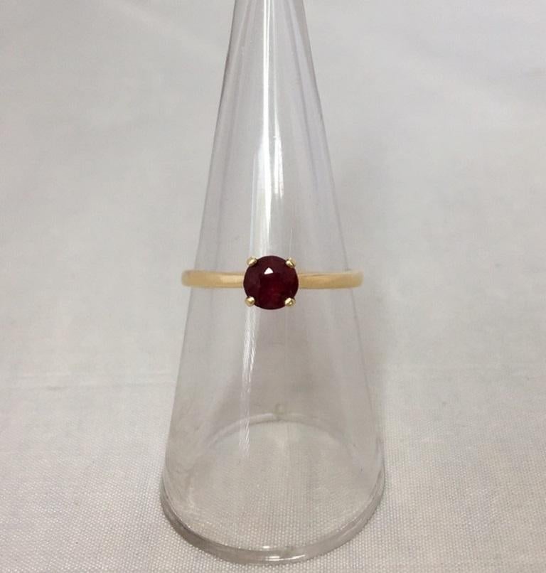 Women's or Men's IGI Certified Deep Red Round Cut Ruby ‘Tiffany Style’ Solitaire Gold Ring