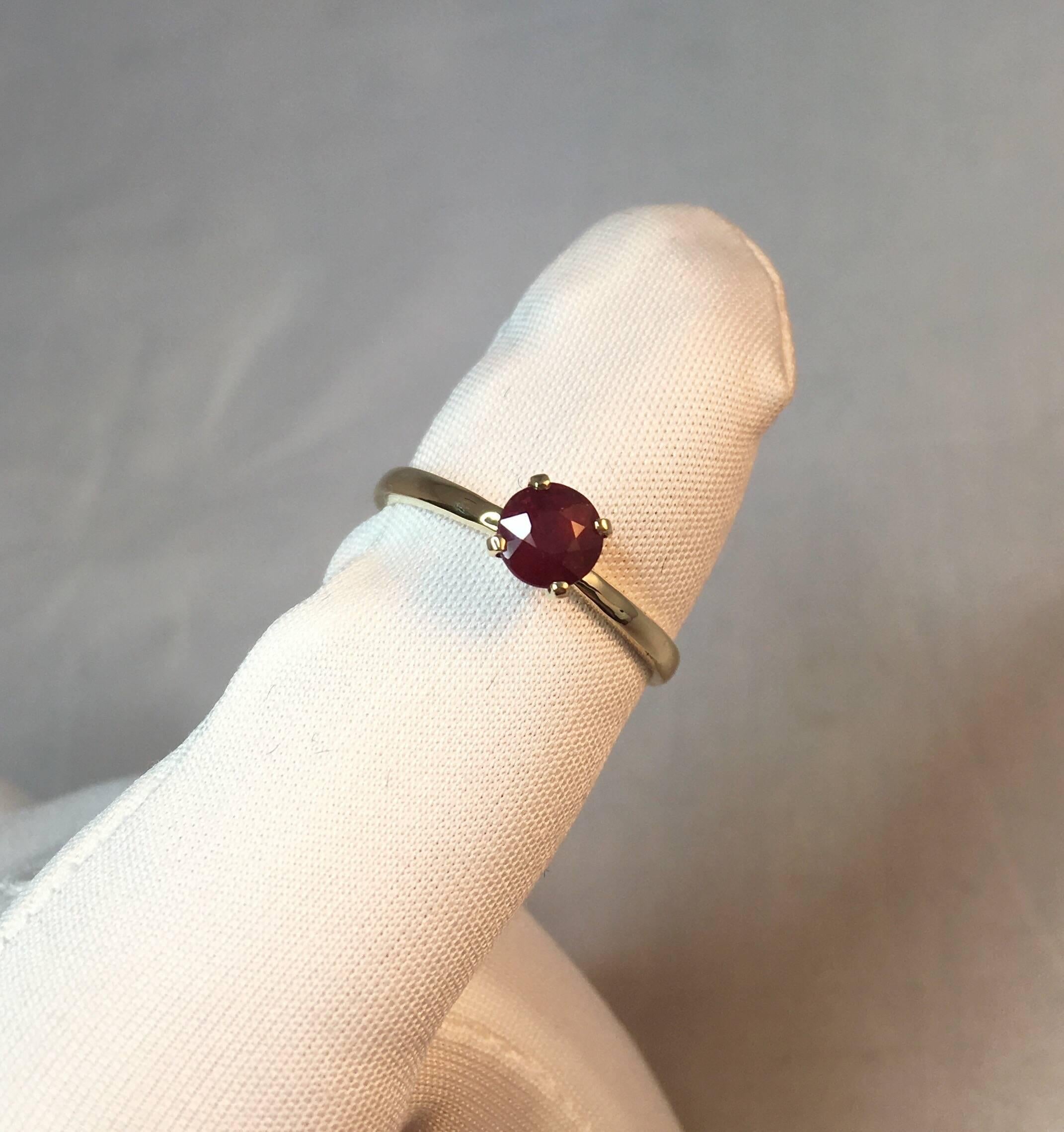 IGI Certified Deep Red Round Cut Ruby ‘Tiffany Style’ Solitaire Gold Ring 2