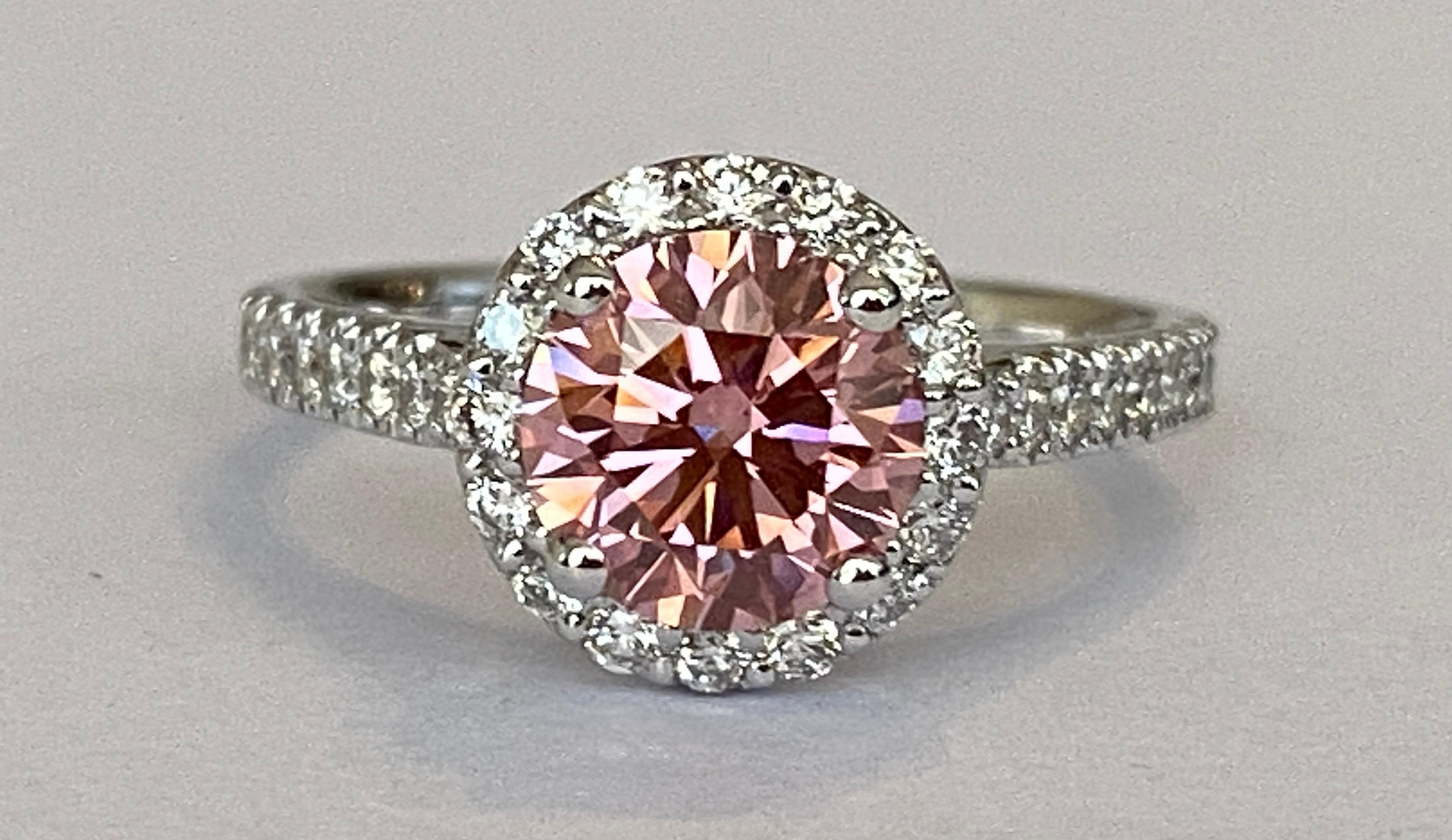 Contemporary IGI Certified Diamond Engagement Ring VS1 1.51crt Pink Lab Created, 18 kt Gold For Sale