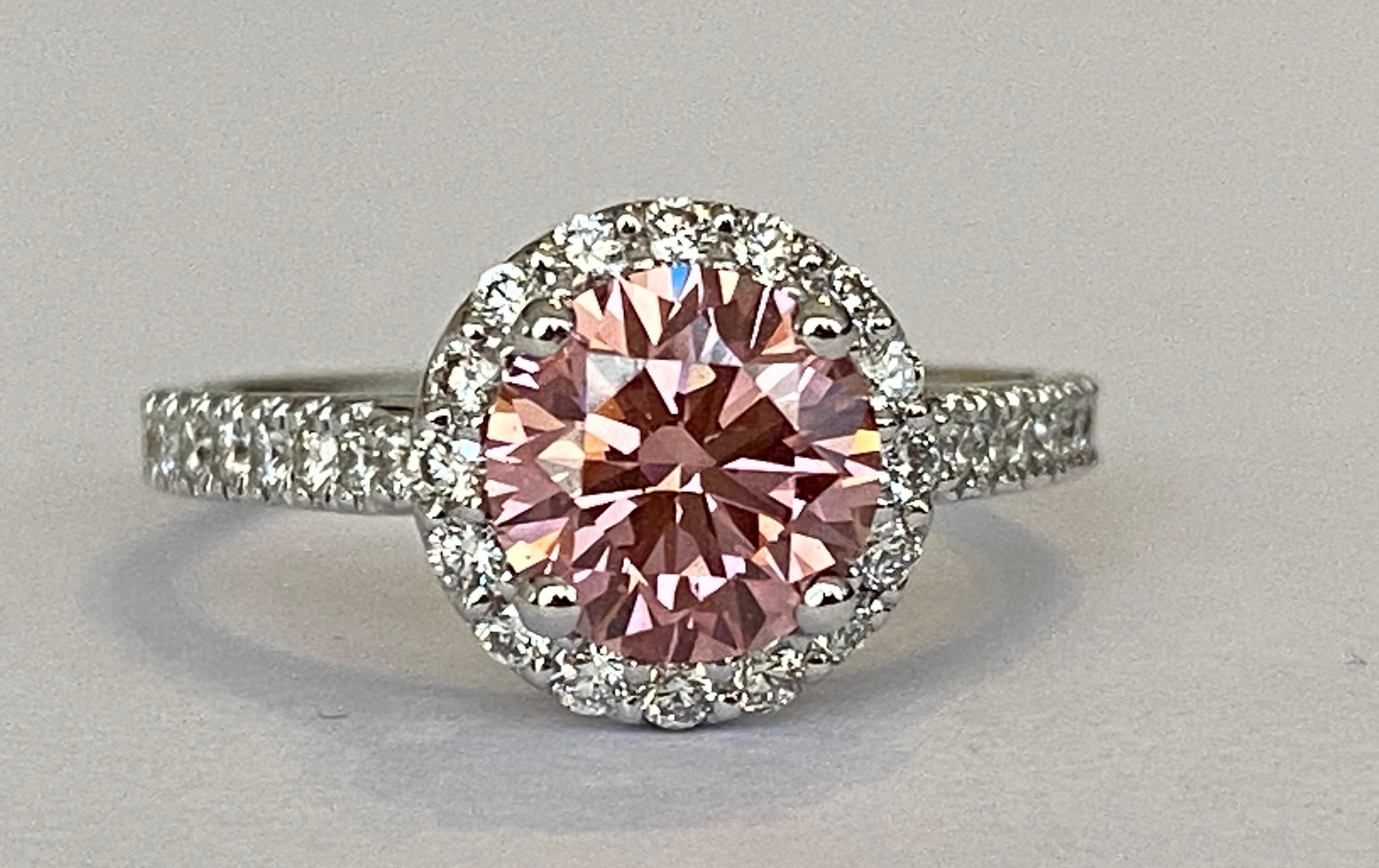 Brilliant Cut IGI Certified Diamond Engagement Ring VS1 1.51crt Pink Lab Created, 18 kt Gold For Sale