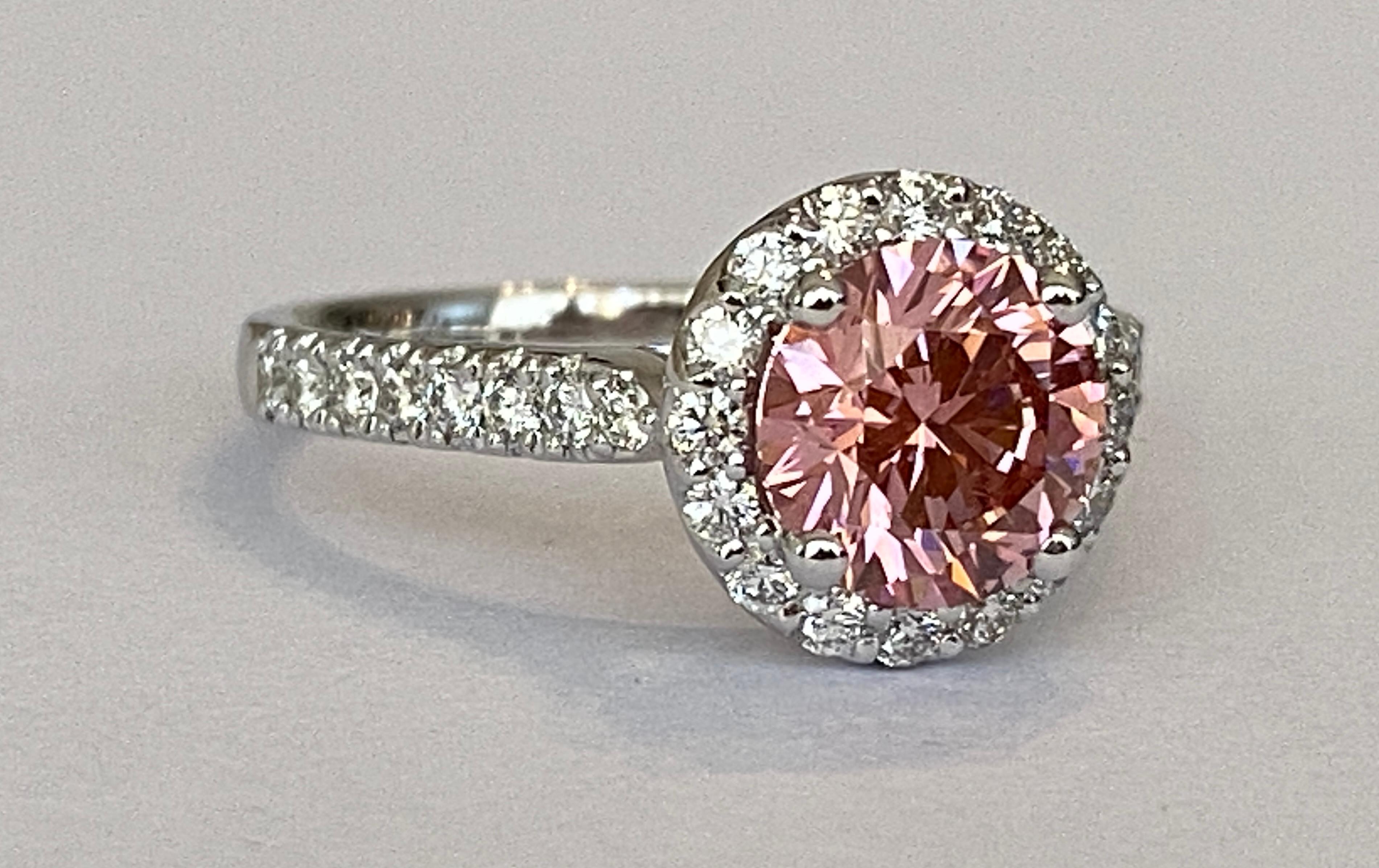 IGI Certified Diamond Engagement Ring VS1 1.51crt Pink Lab Created, 18 kt Gold In New Condition For Sale In AMSTERDAM, NL