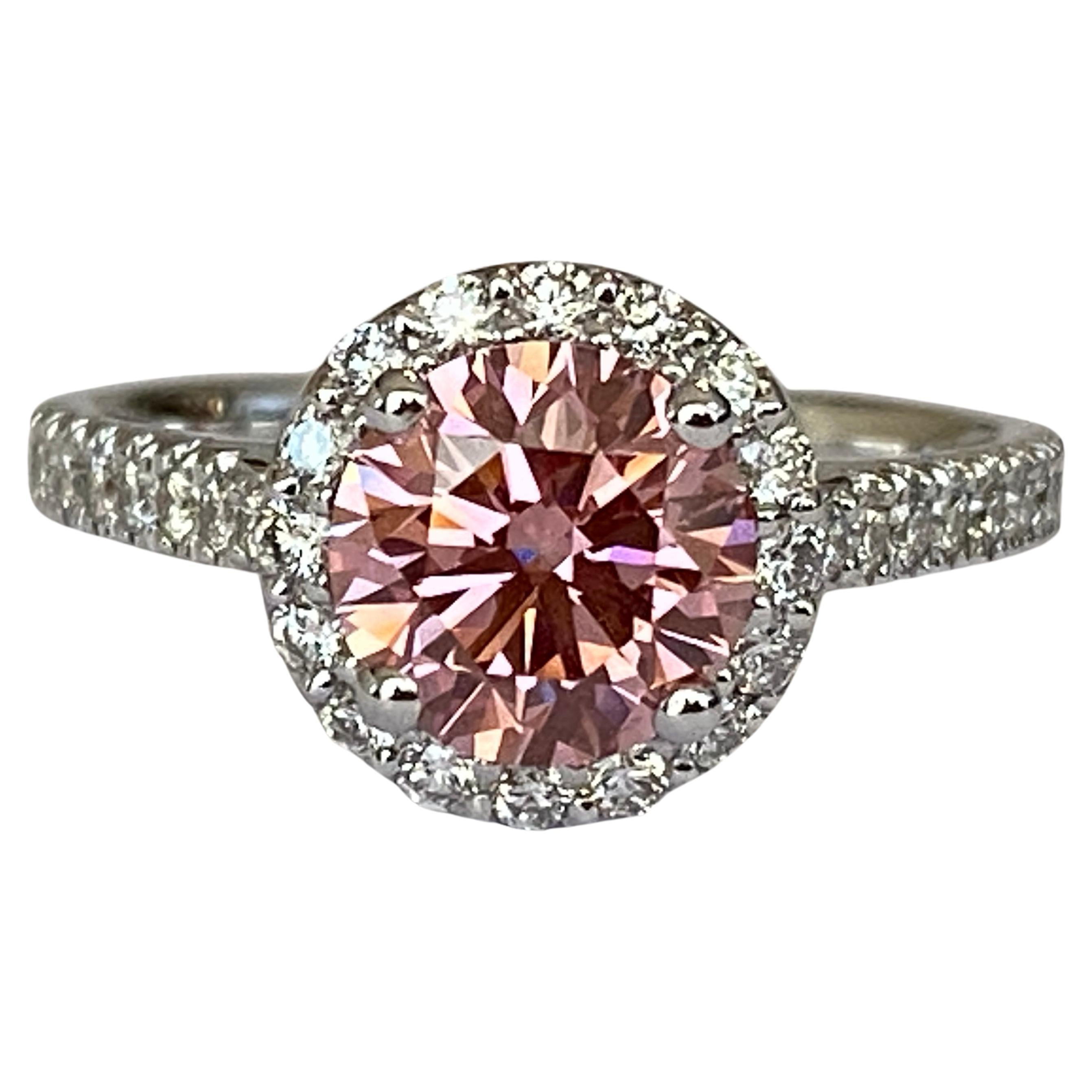 IGI Certified Diamond Engagement Ring VS1 1.51crt Pink Lab Created, 18 kt Gold For Sale