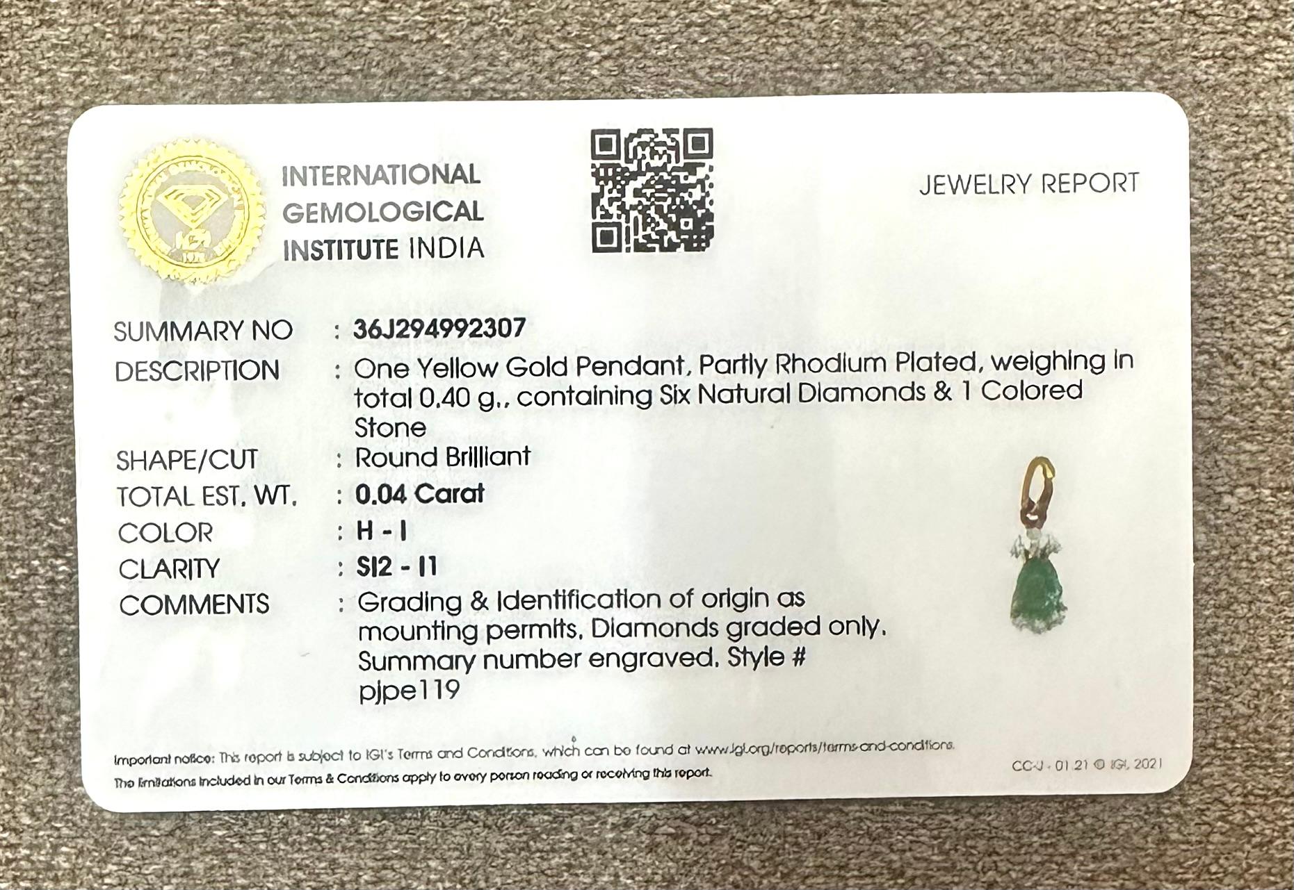 IGI Certified Diamond Natural Emerald Diamond Pendant Hallmark 18K Gold Pendant For Sale 2