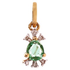 IGI Certified Diamond Natural Emerald Diamond Pendant Hallmark 18K Gold Pendant