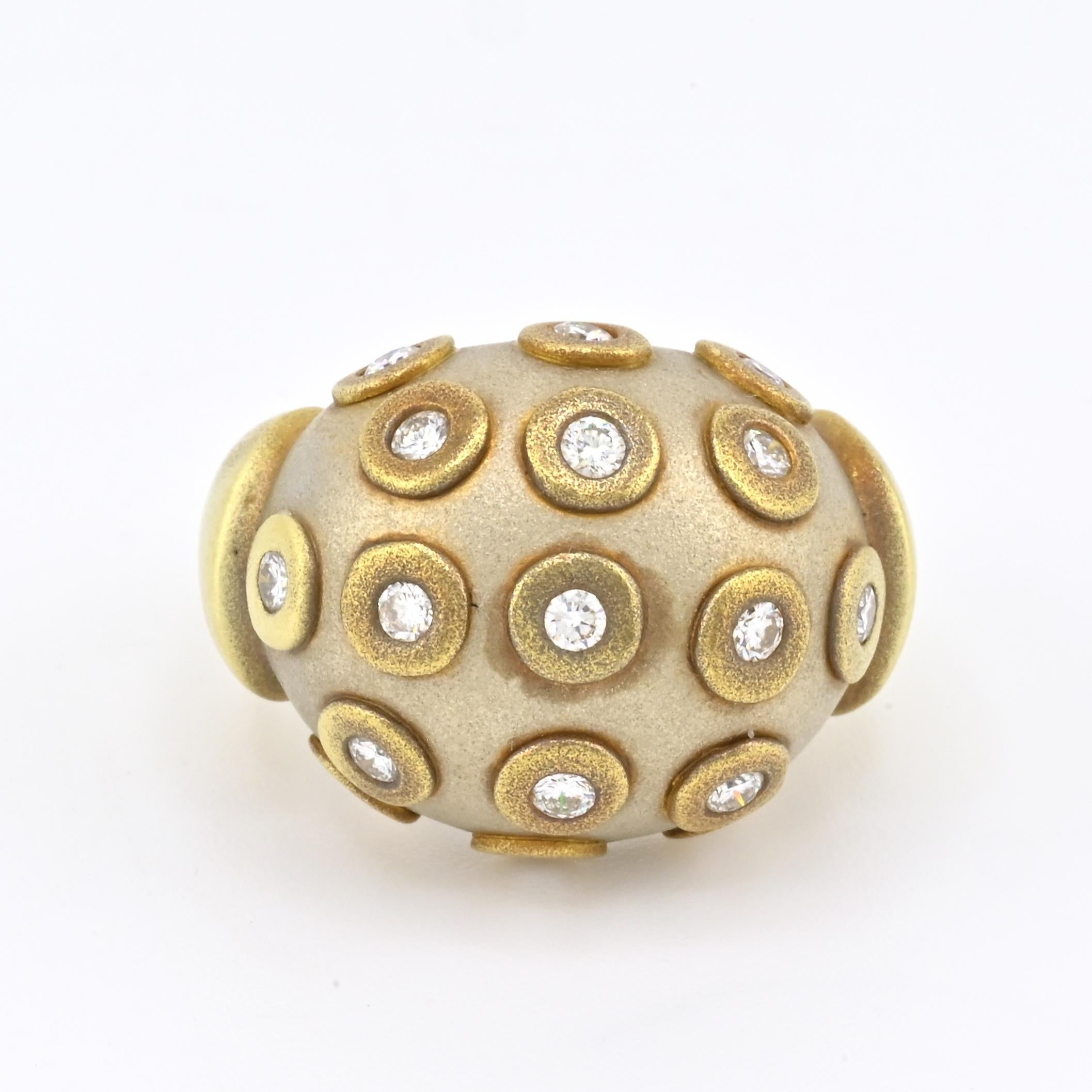 Donna Anello con diamante a cupola in oro 18 carati Vincent Vincent, certificato IGI, misura 4 in vendita