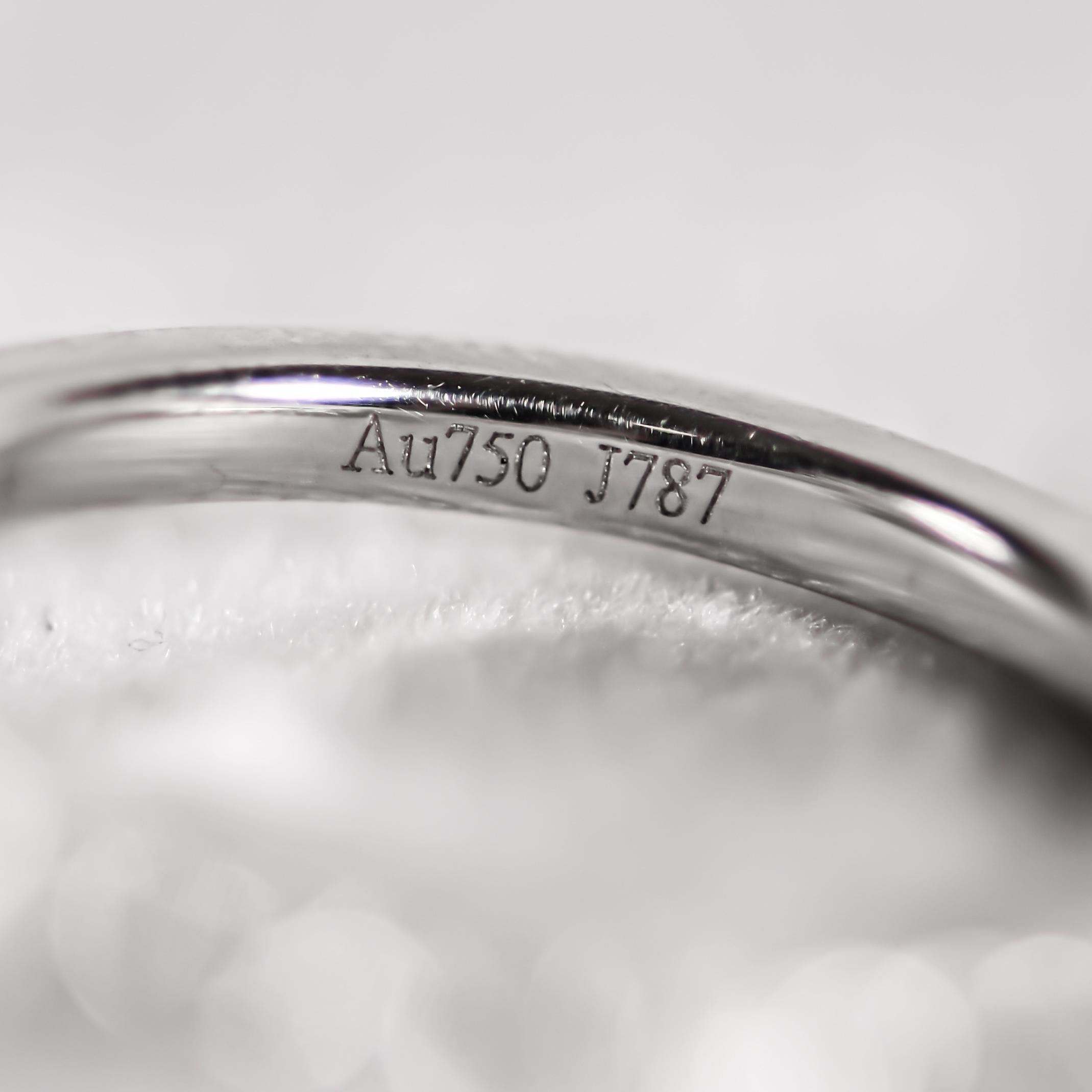 Round Cut IGI Certified E-VS1 Round Center Diamond 18K Contemporary Design Ring For Sale