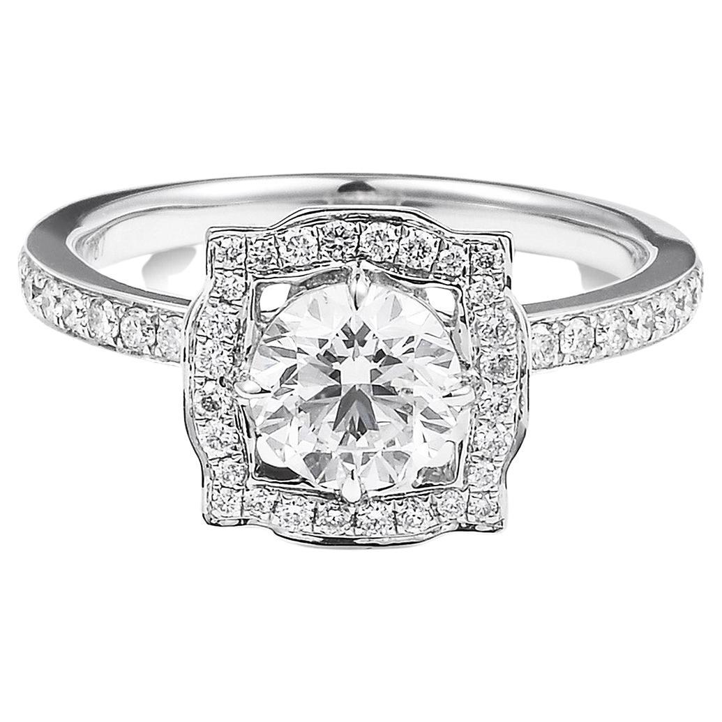 IGI Certified E-VS1 Round Center Diamond 18K Contemporary Design Ring For Sale