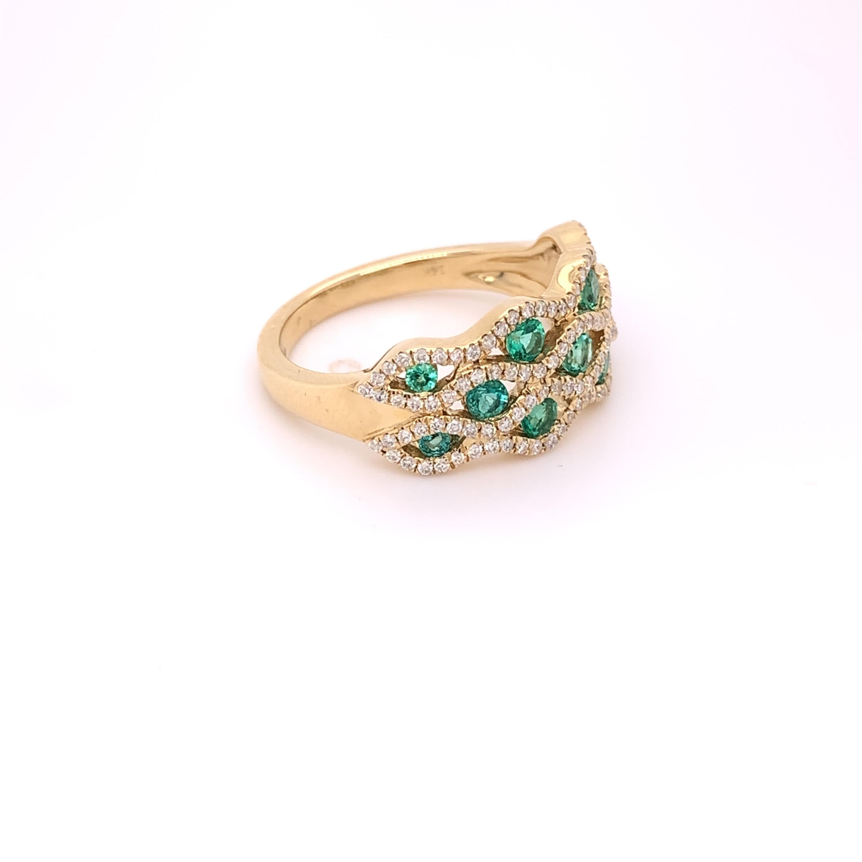 Modern IGI Certified Emerald and Diamond 14k Yellow Gold Ring For Sale