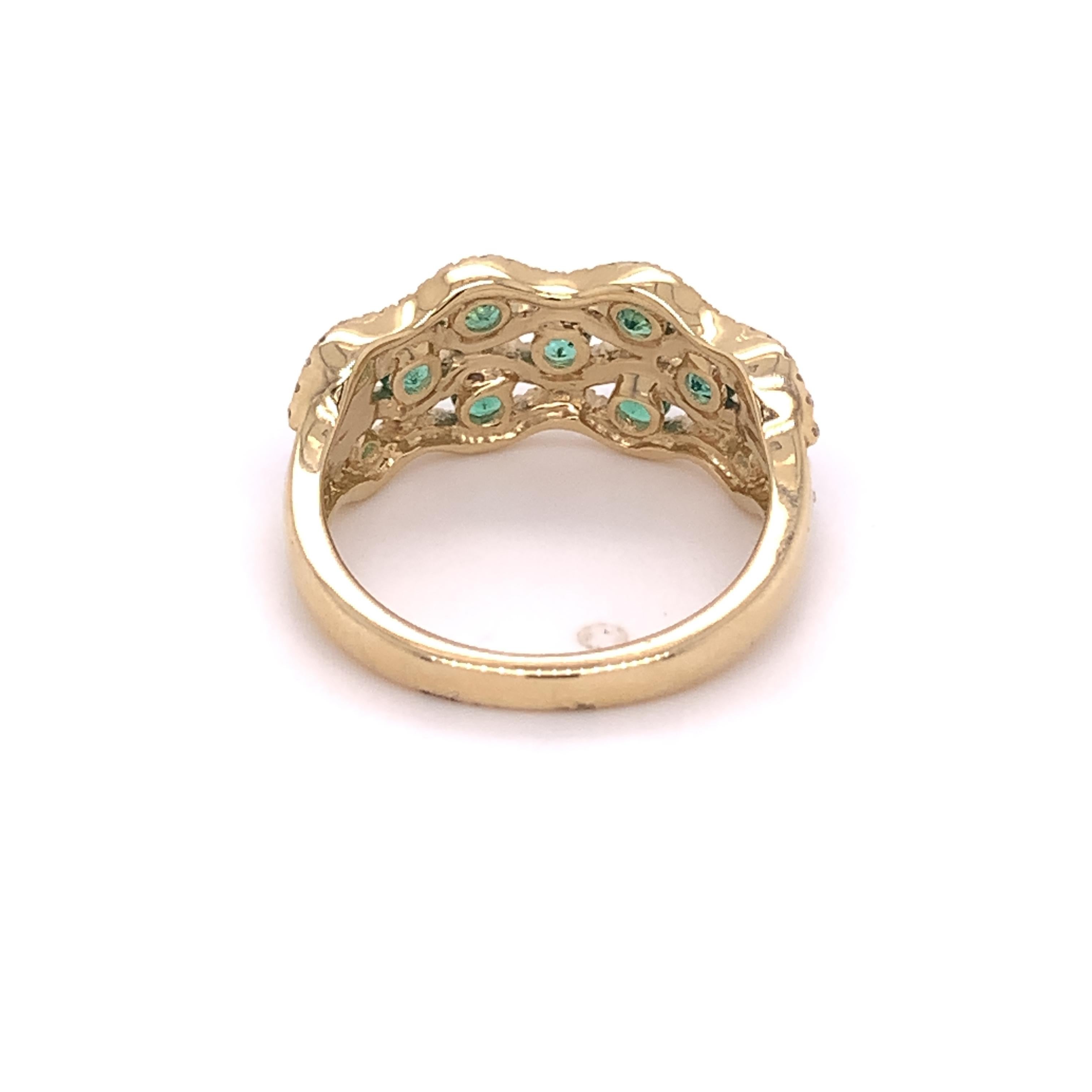 Round Cut IGI Certified Emerald and Diamond 14k Yellow Gold Ring For Sale