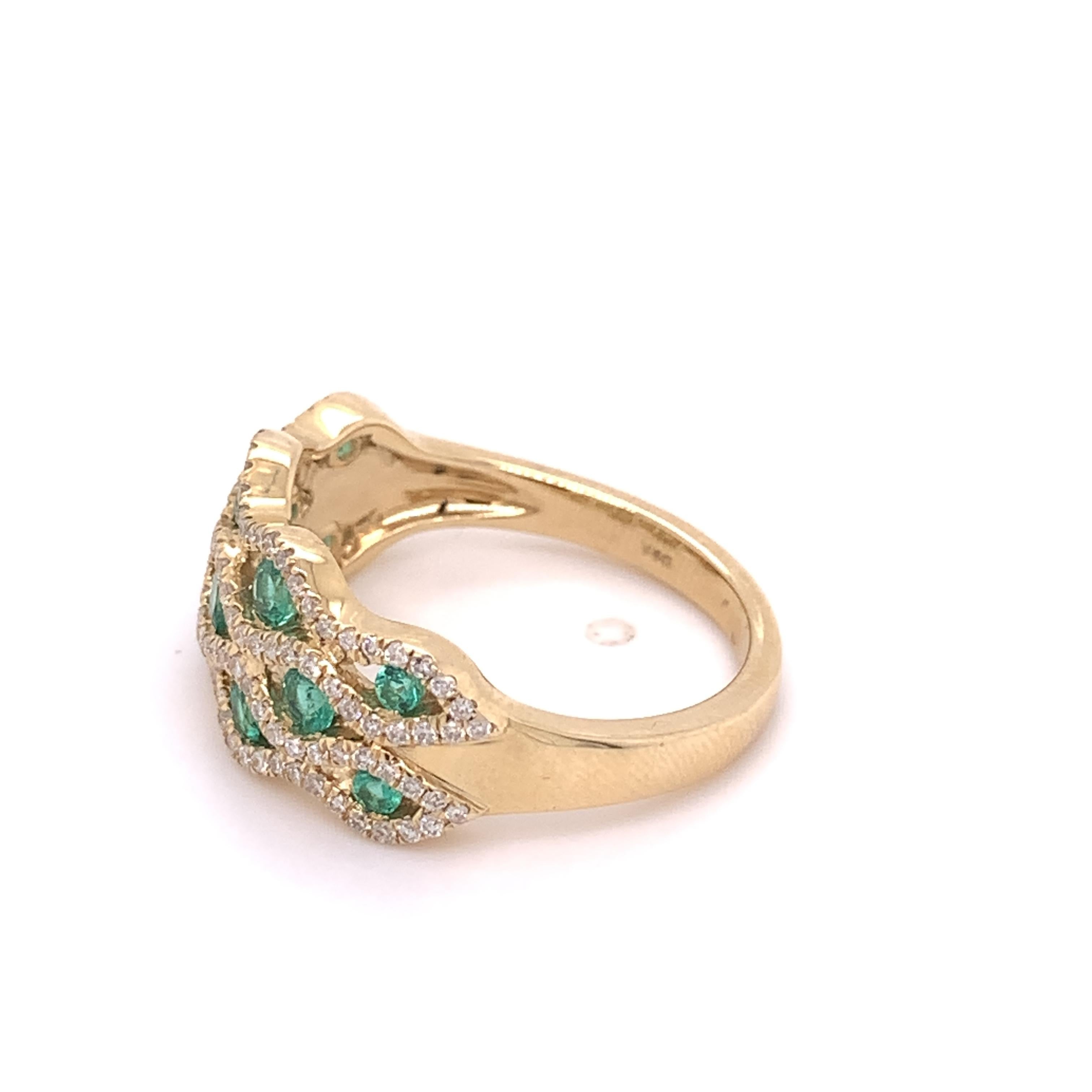 IGI Certified Emerald and Diamond 14k Yellow Gold Ring In New Condition For Sale In Houston, TX