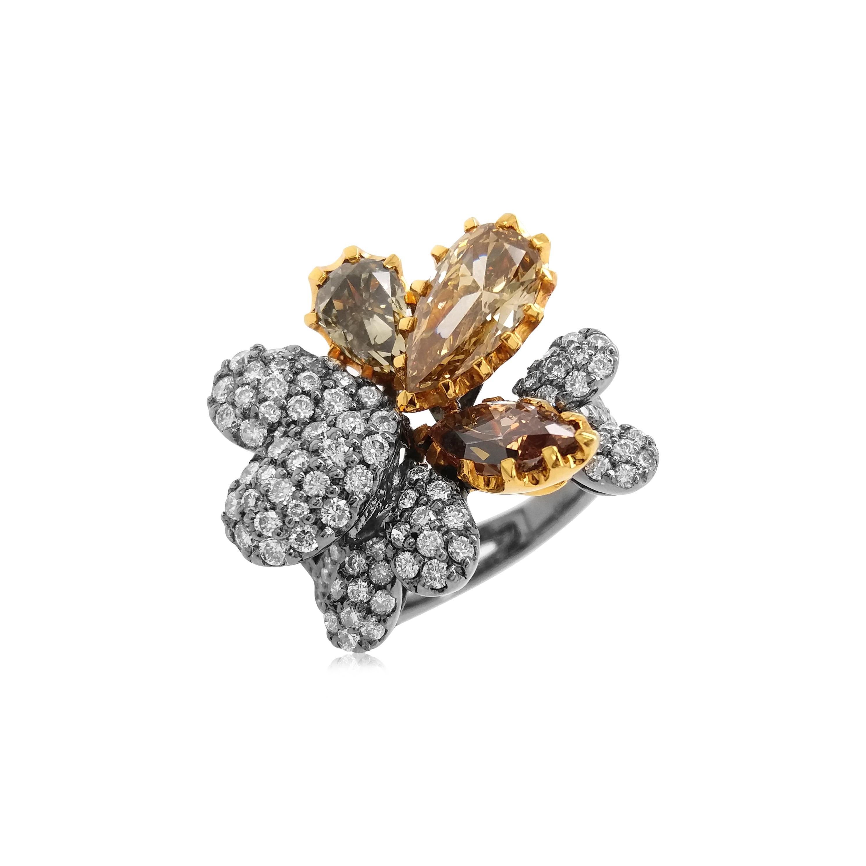 IGI zertifizierter Fancy Color Diamant 18k Gold Cocktail Ring (Tropfenschliff) im Angebot