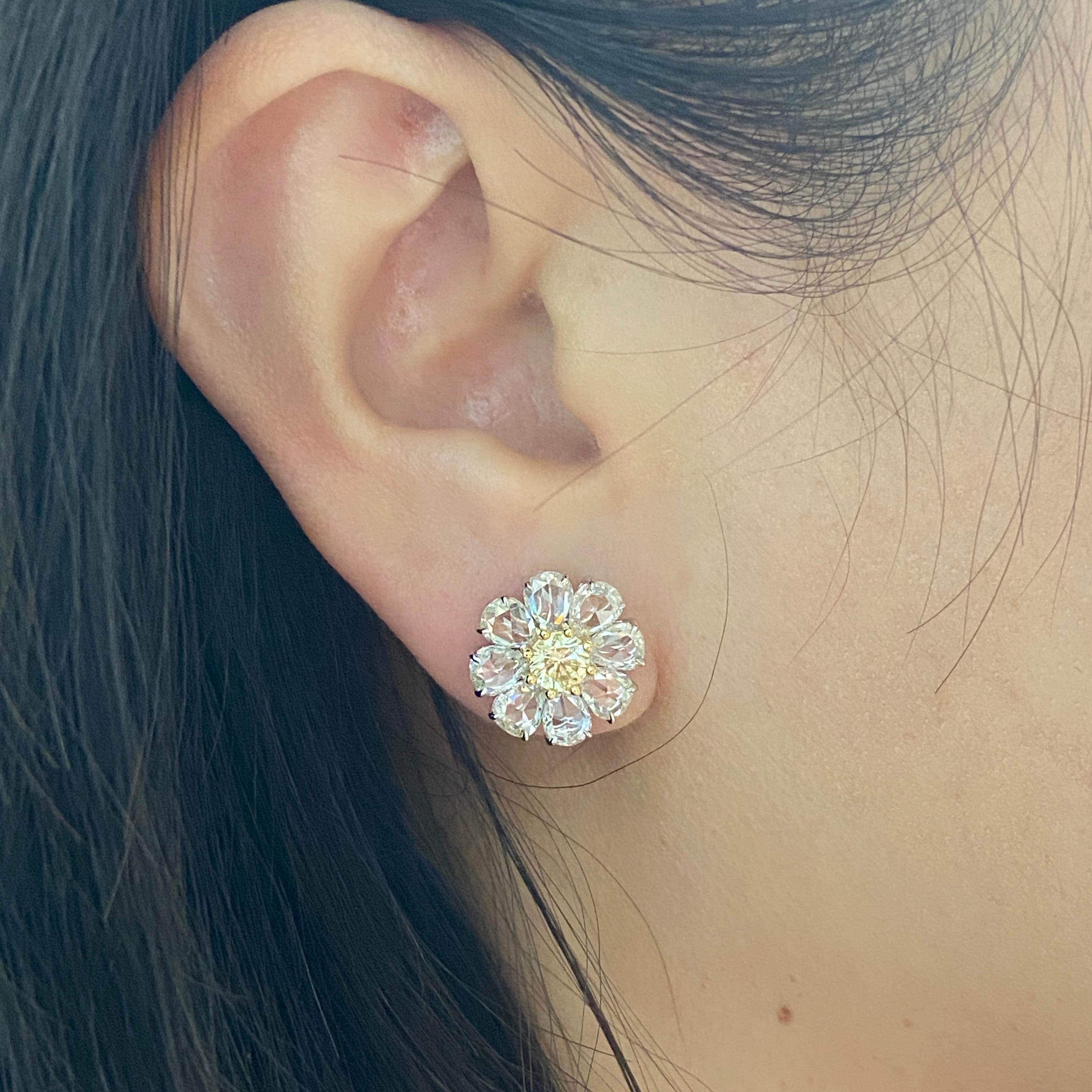 IGI-zertifizierte florale Ohrringe aus 18 Karat Gold mit gelben Fancy-Diamanten Herren im Angebot