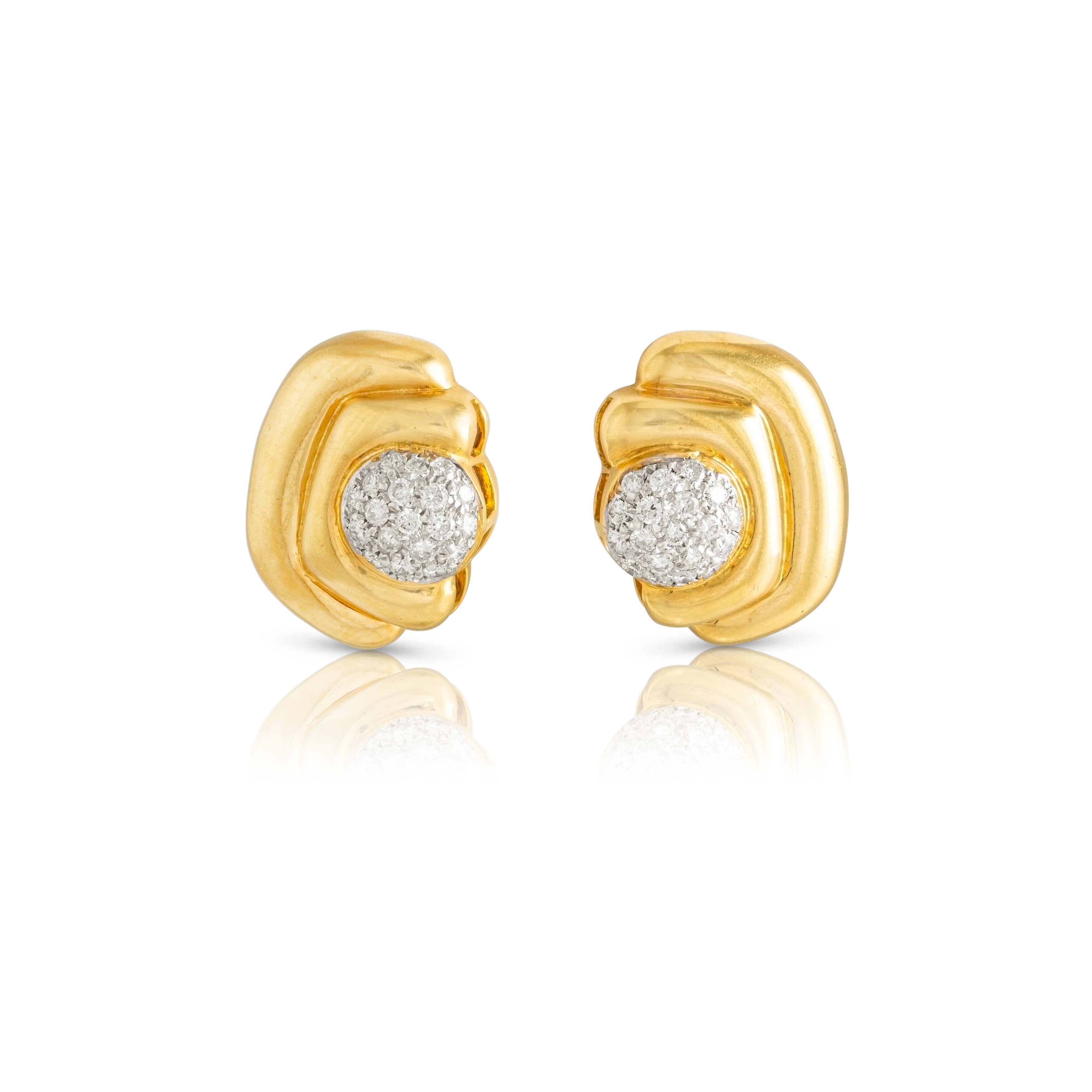 IGI-zertifizierte Gold-Tropfen-Ohrringe in Halterung mit 1 Karat Diamant in der Mitte (Zeitgenössisch) im Angebot