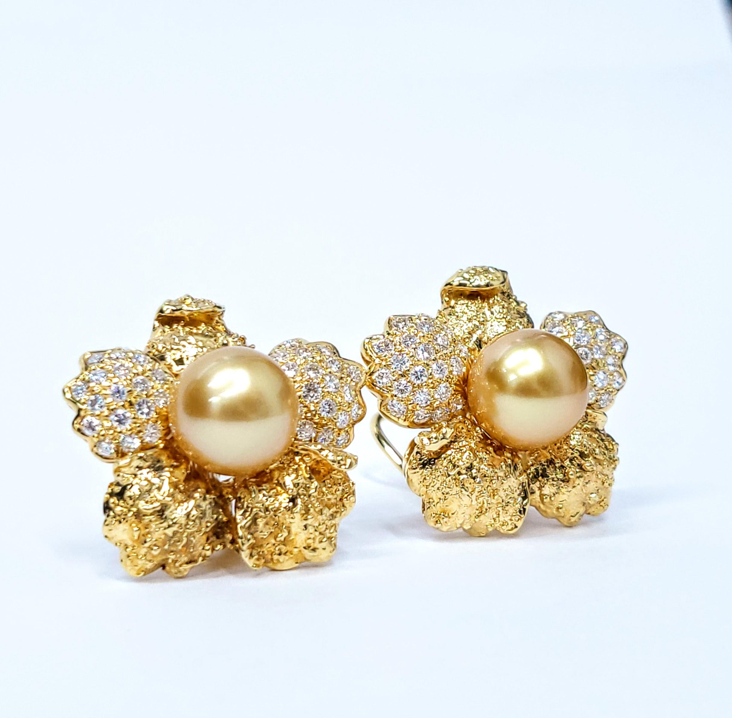 IGI-zertifizierte goldene Südseeperlen und Diamant-Ohrringe aus 18 Karat Gelbgold (Rundschliff) im Angebot