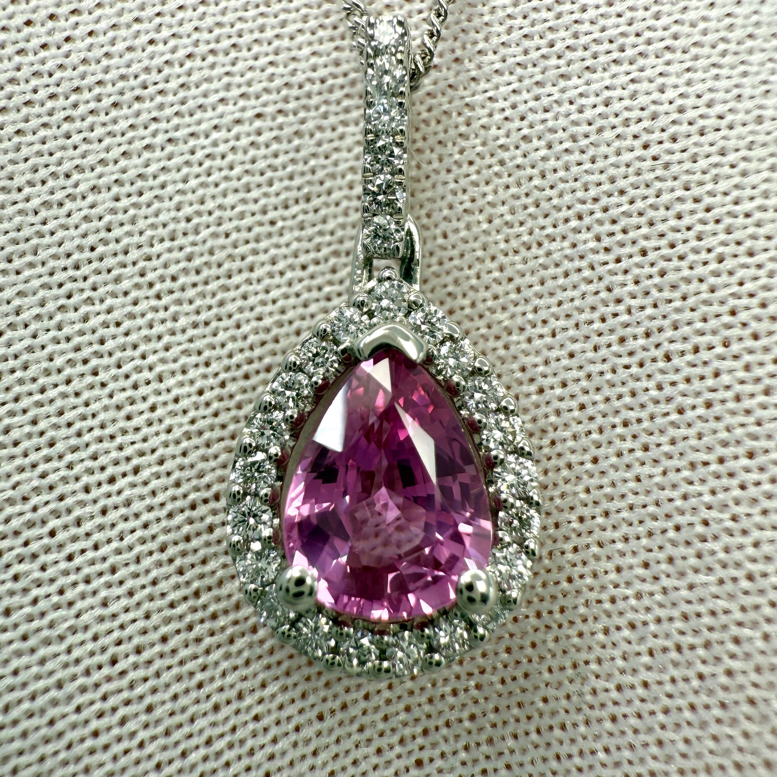 Taglio a goccia Ciondolo a raggiera in platino con zaffiro thailandese e diamante con taglio a pera, certificato IGI. in vendita