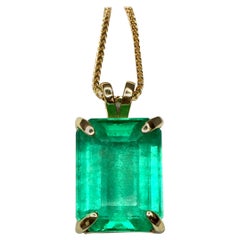 IGI Certified Huge 19.52 Carat Colombian Emerald Pendant Necklace 18 Karat Gold