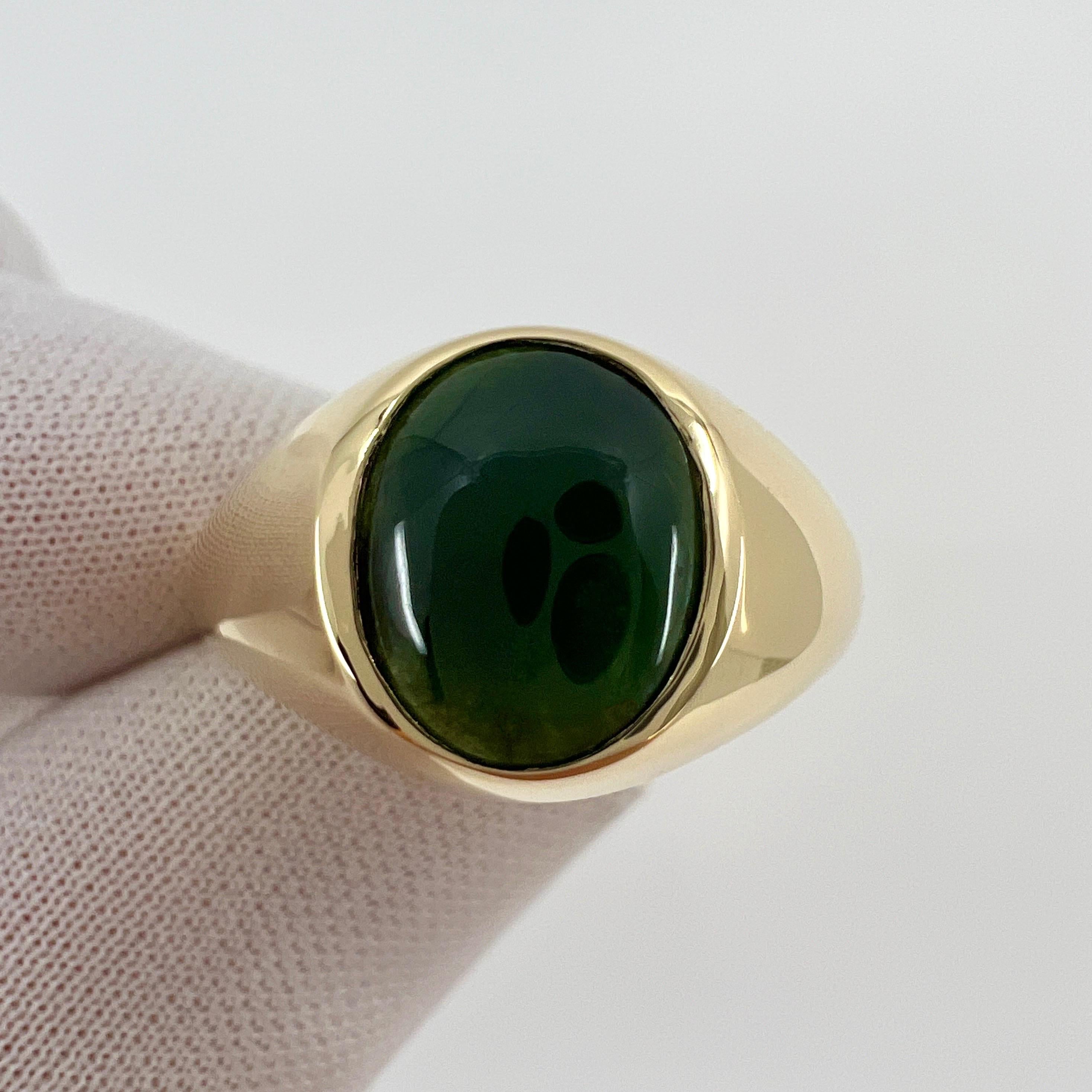 IGI Certified Jadeite A Grade Jade Green Oval Untreated Yellow Gold Signet Ring In New Condition In Birmingham, GB