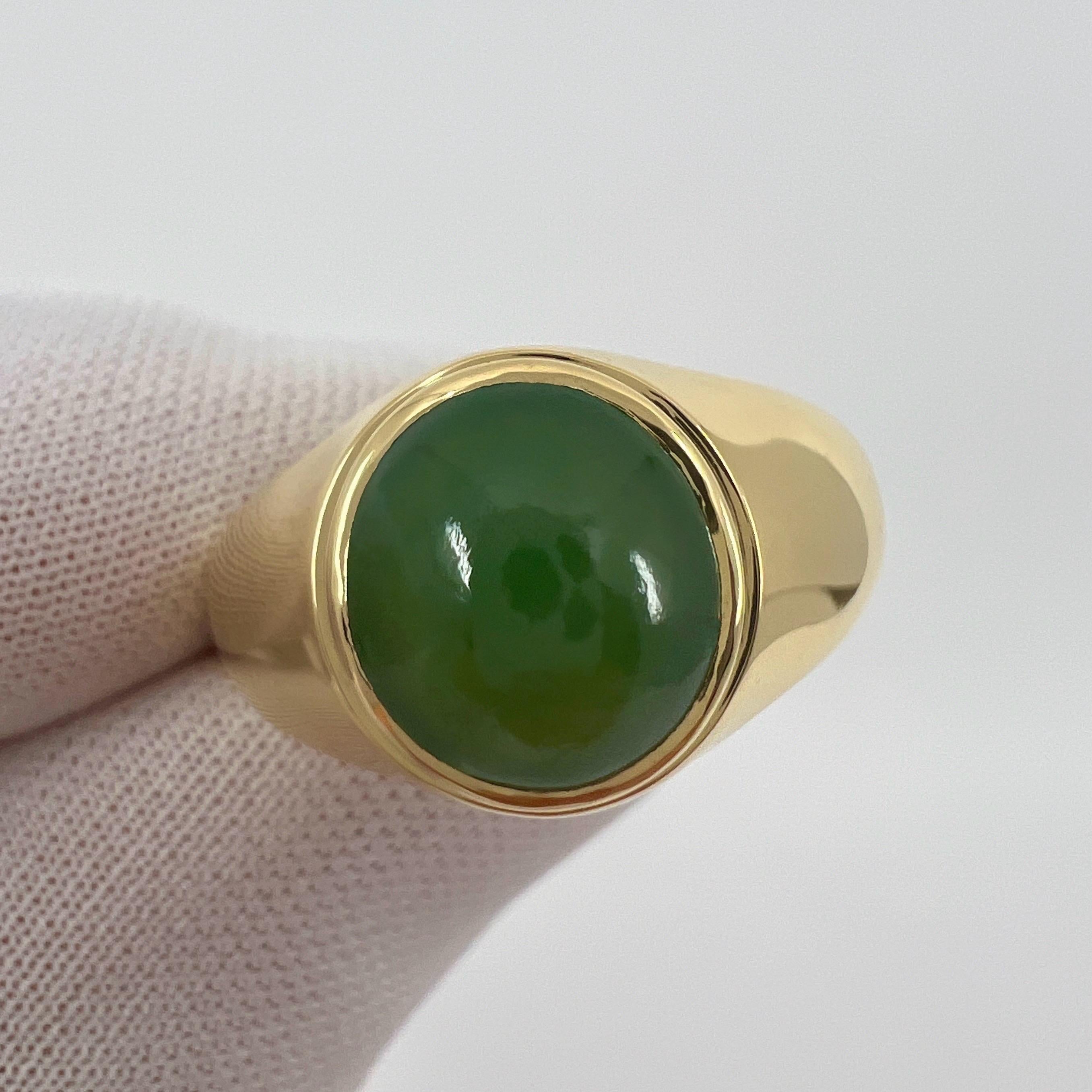 IGI Certified A-Grade Deep Green Jadeite 18k Yellow Gold Signet Ring.

A stunning 2.89 carat untreated deep green jadeite jade set in a fine 18k yellow gold rubover bezel signet ring.

This jade has an excellent oval cabochon cut showing the colour