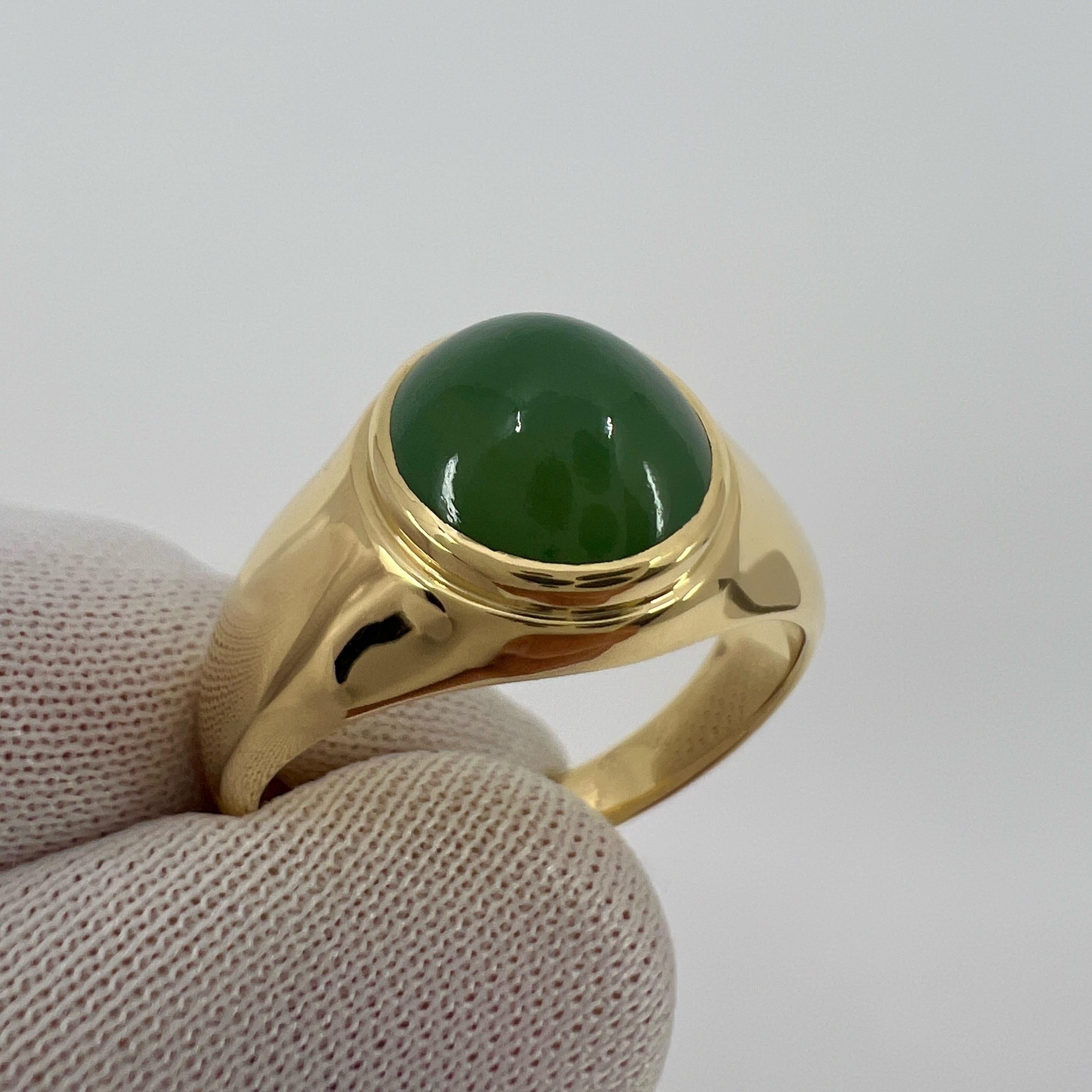 Women's or Men's IGI Certified Jadeite A Grade Jade Oval Untreated 18k Yellow Gold Signet Ring For Sale