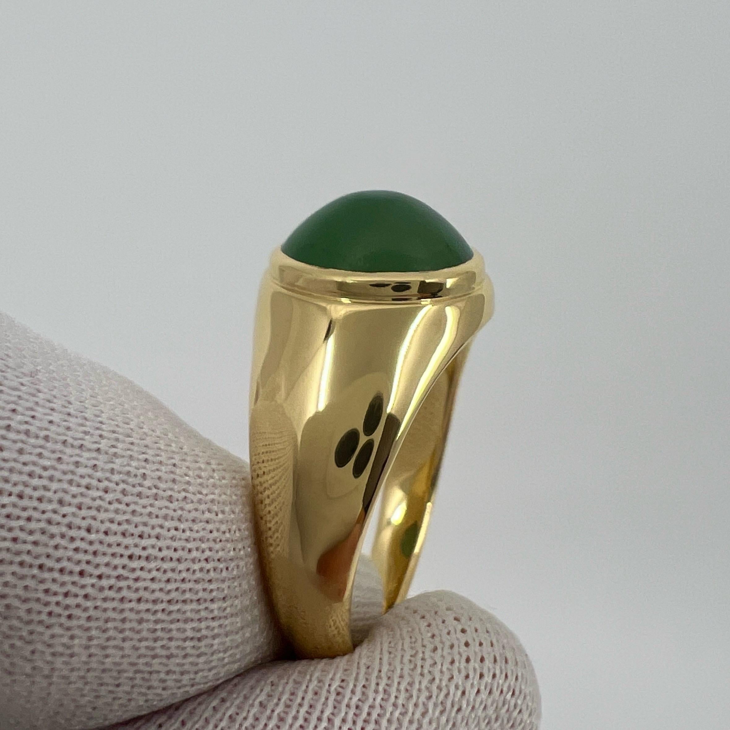 IGI Certified Jadeite A Grade Jade Oval Untreated 18k Yellow Gold Signet Ring For Sale 1