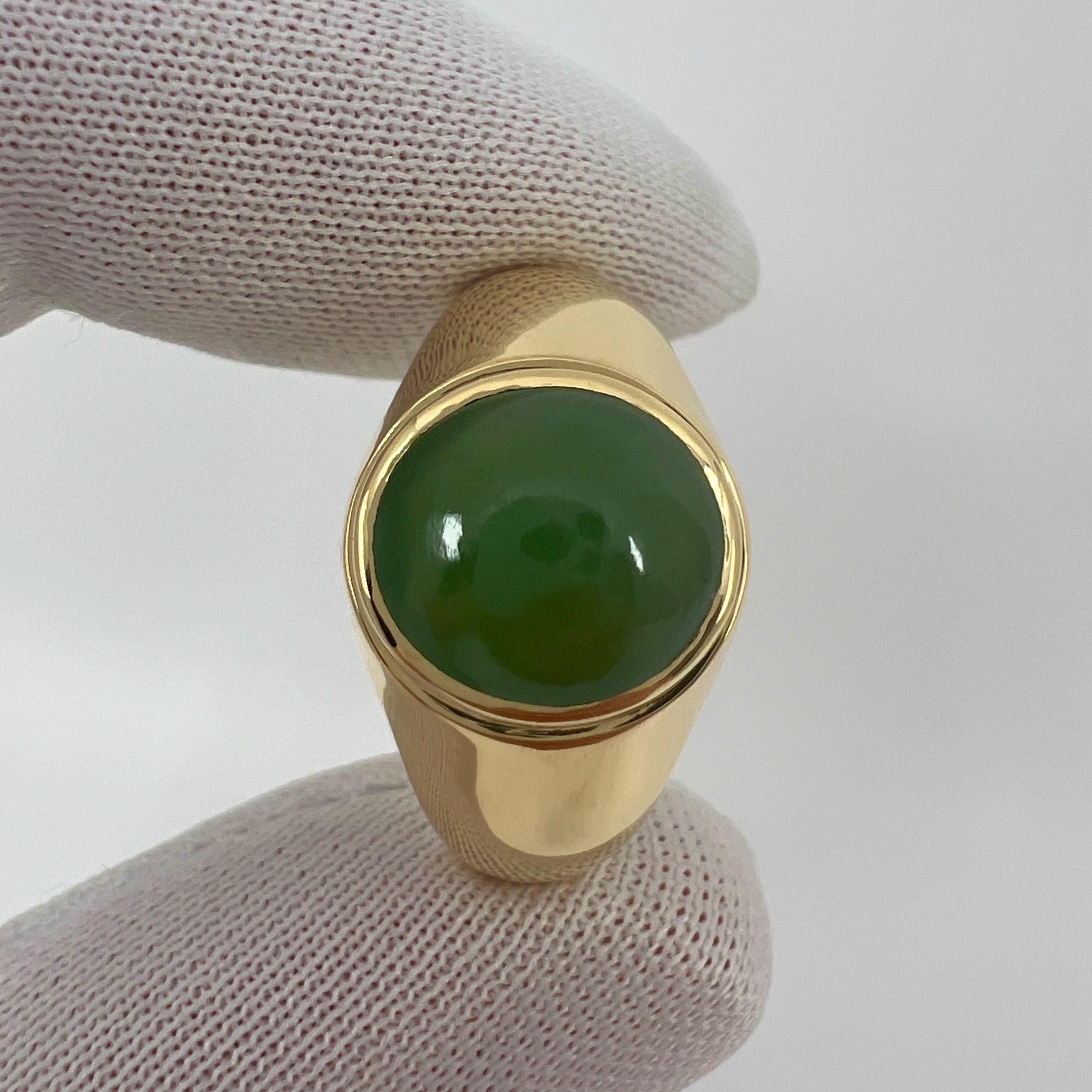 IGI Certified Jadeite A Grade Jade Oval Untreated 18k Yellow Gold Signet Ring For Sale 3