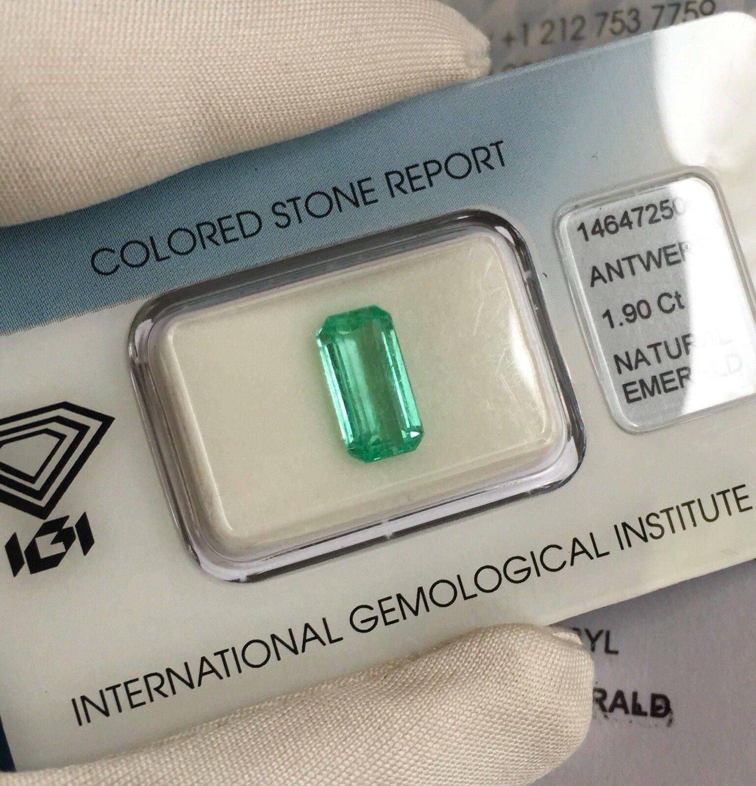 Natural loose Colombian emerald.
1.90 carat stone, with a stunning bright green colour. 

Fully certified by IGI in Antwerp, one of their best and most well equipped gem labs.

Has a very good emerald cut with an ideal polish to show great shine and