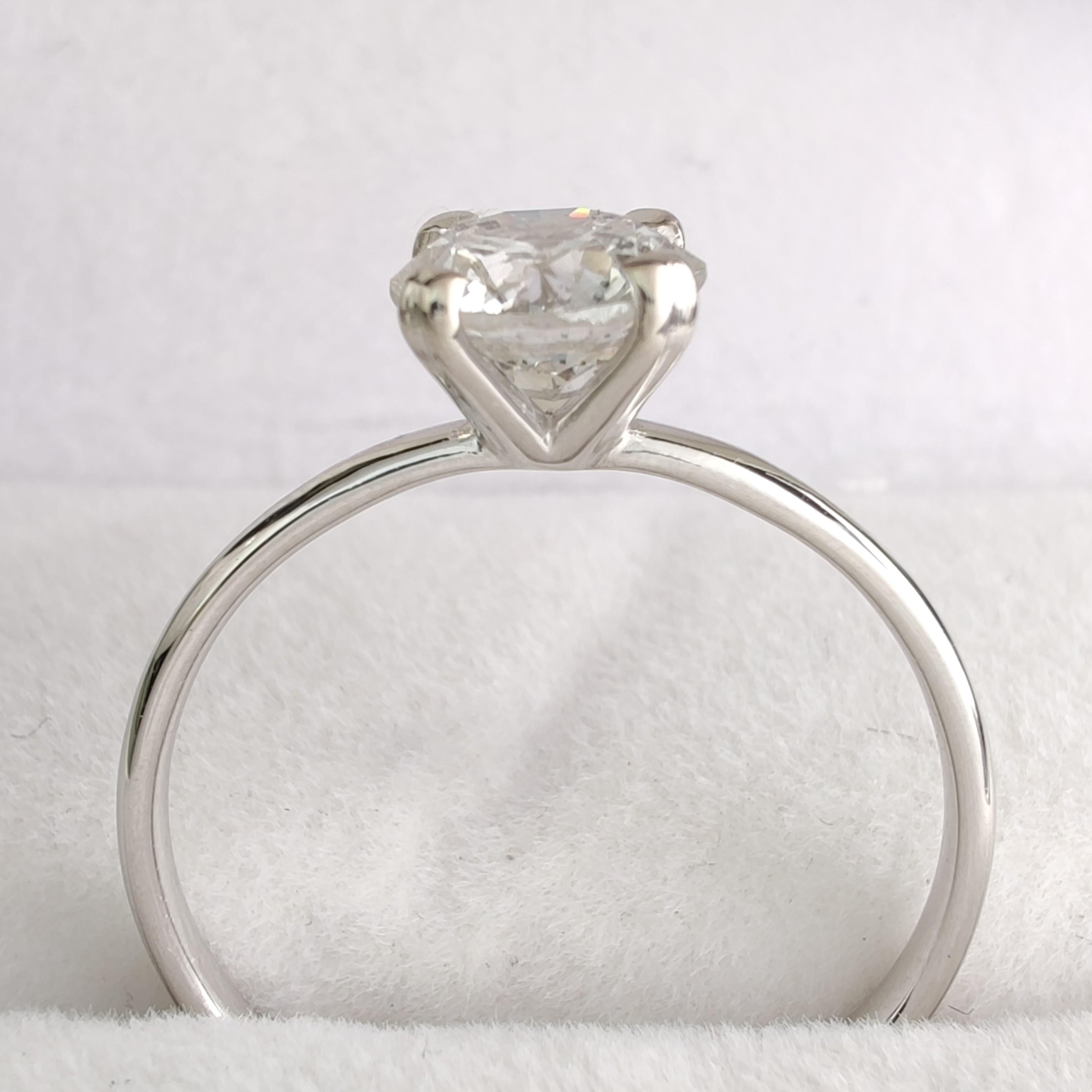 Anillo solitario de compromiso con diamante natural certificado IGI de 1,05 ct en oro blanco de 18 quilates en venta 5