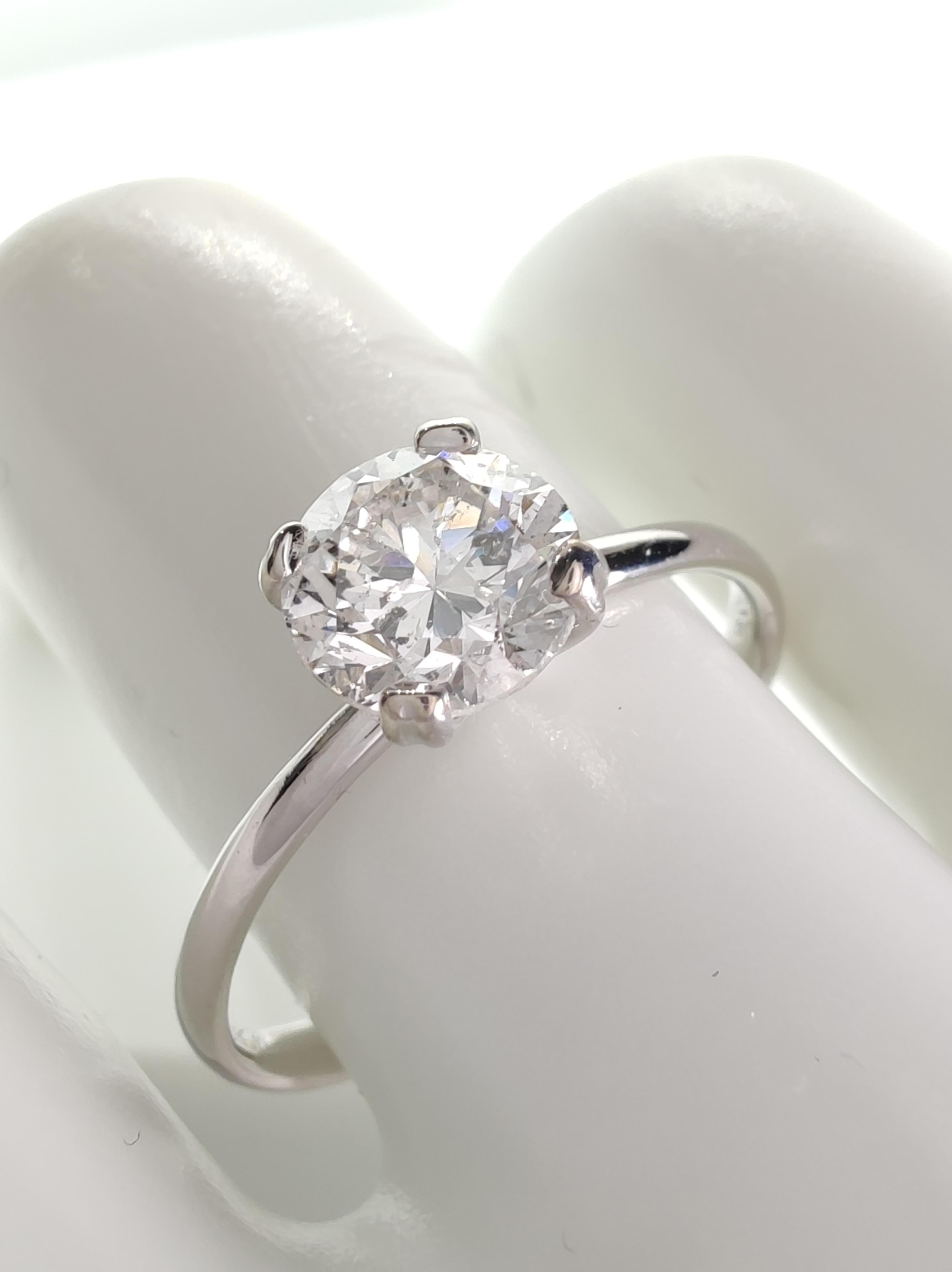 Anillo solitario de compromiso con diamante natural certificado IGI de 1,05 ct en oro blanco de 18 quilates Contemporáneo en venta