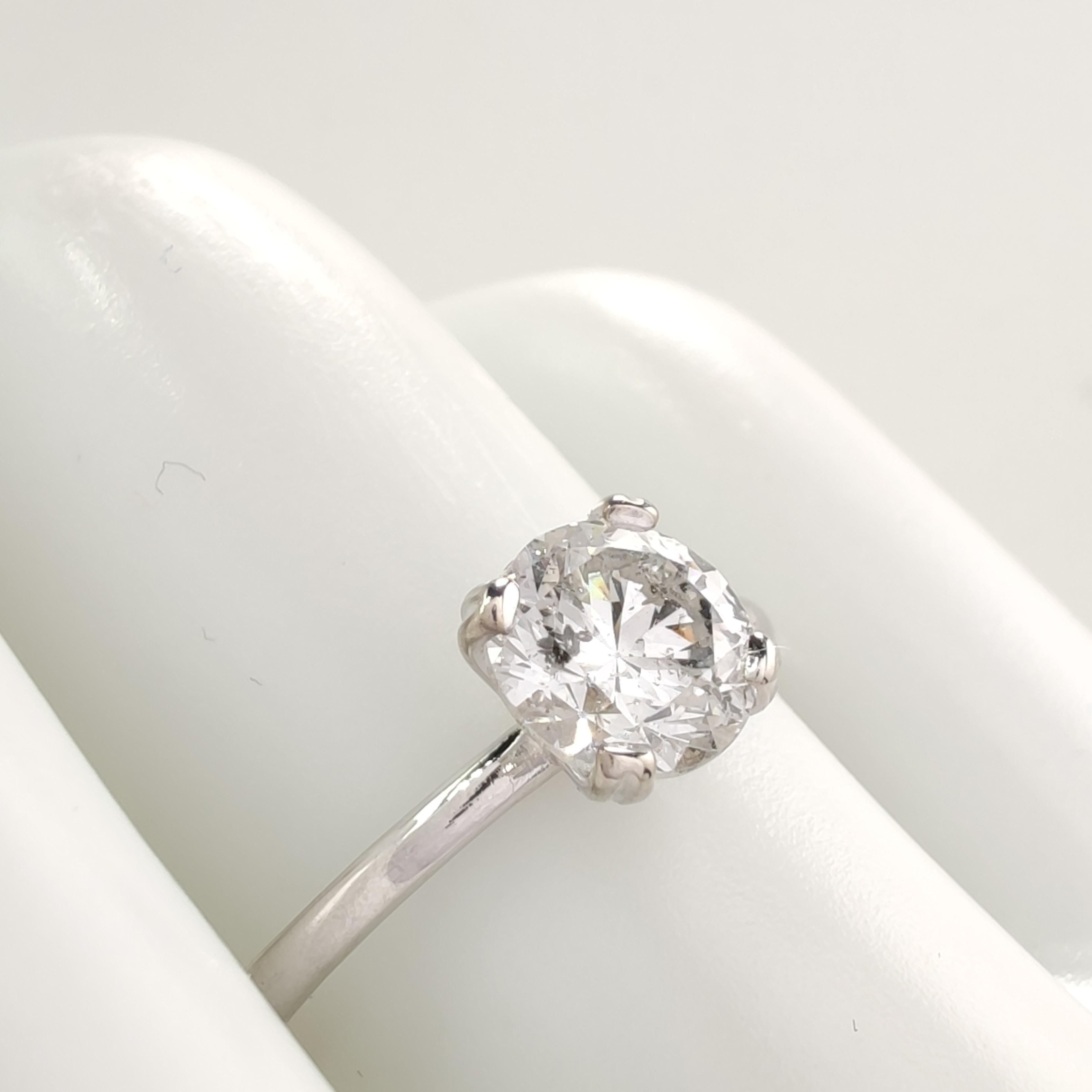 Anillo solitario de compromiso con diamante natural certificado IGI de 1,05 ct en oro blanco de 18 quilates en venta 1