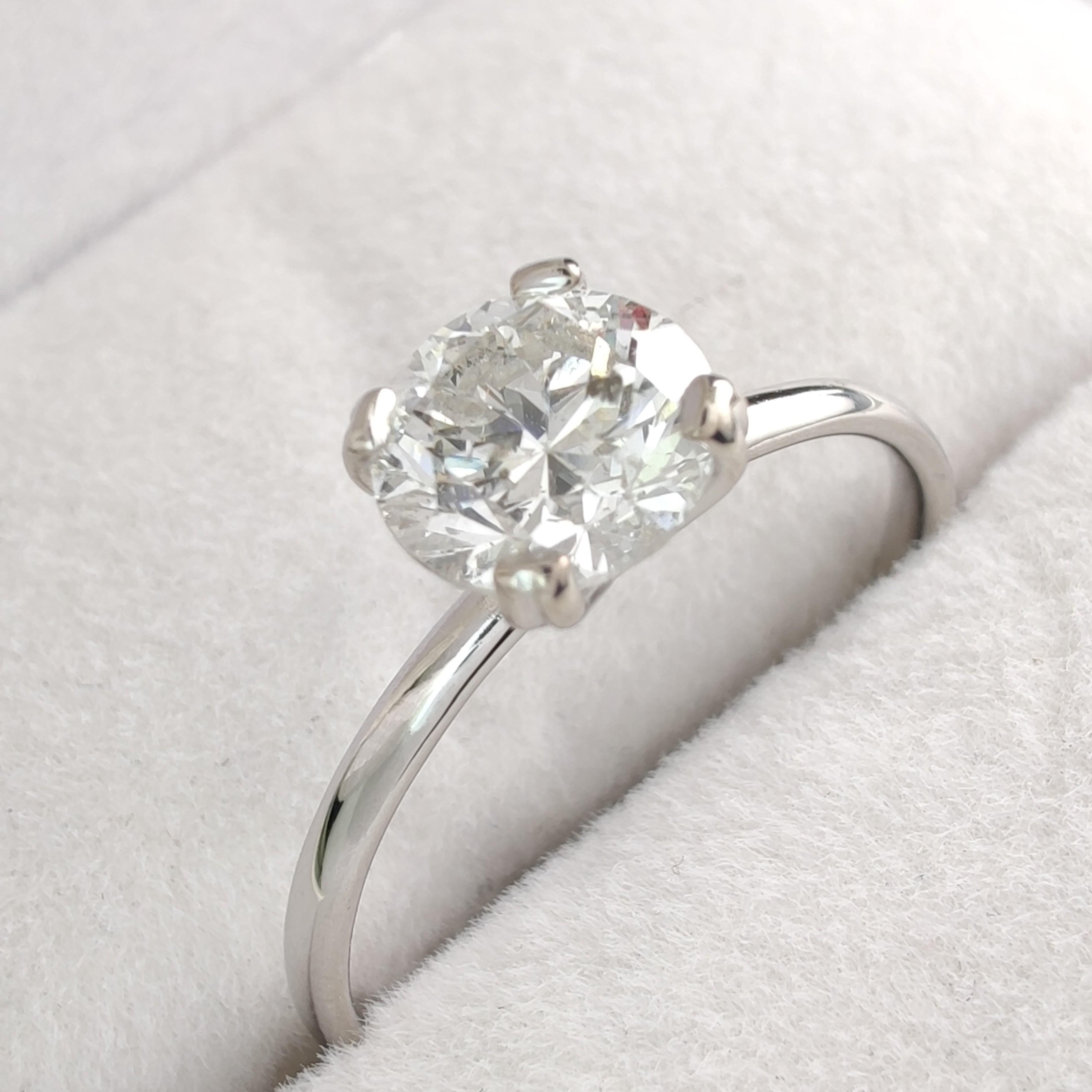 Anillo solitario de compromiso con diamante natural certificado IGI de 1,05 ct en oro blanco de 18 quilates en venta 2
