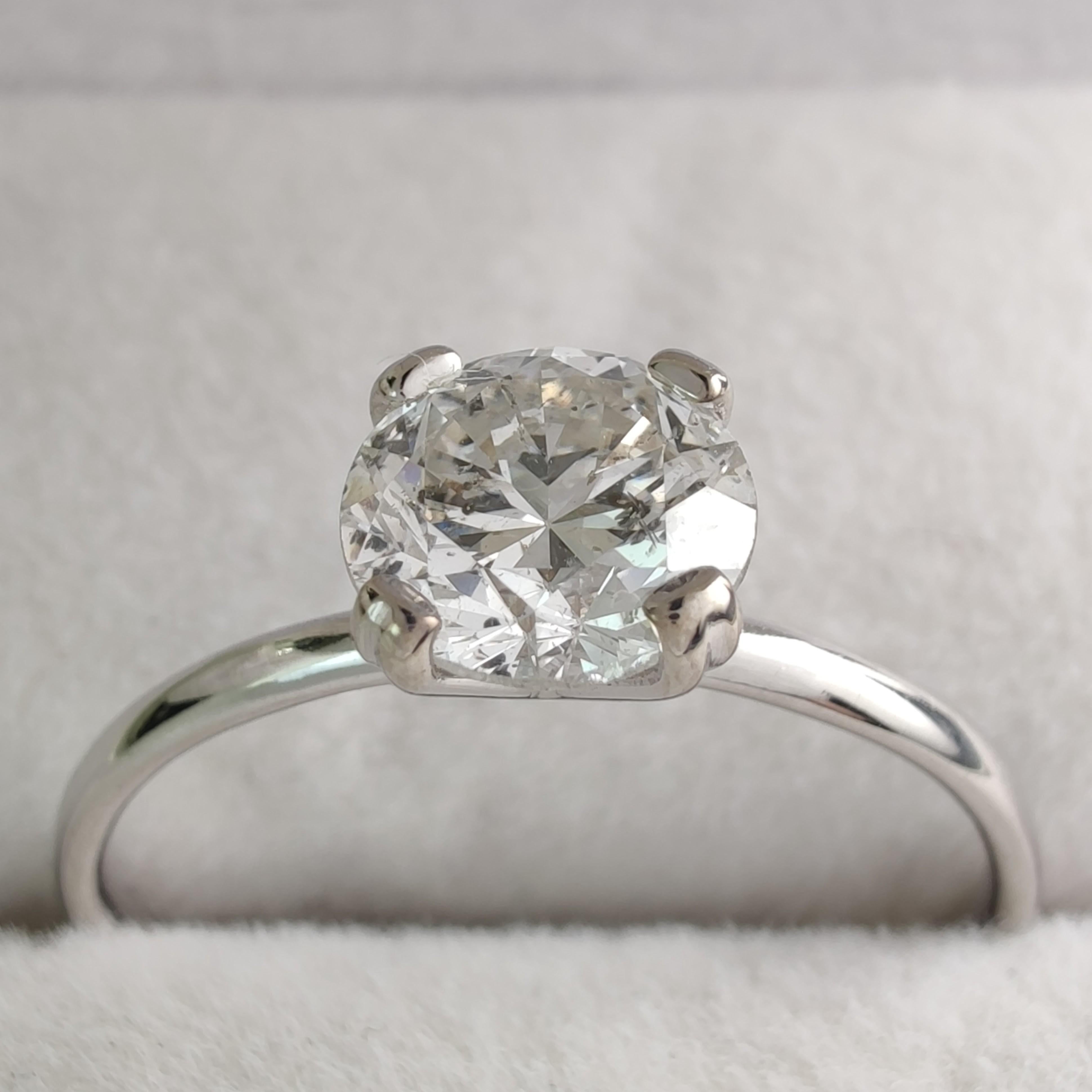 Anillo solitario de compromiso con diamante natural certificado IGI de 1,05 ct en oro blanco de 18 quilates en venta 3