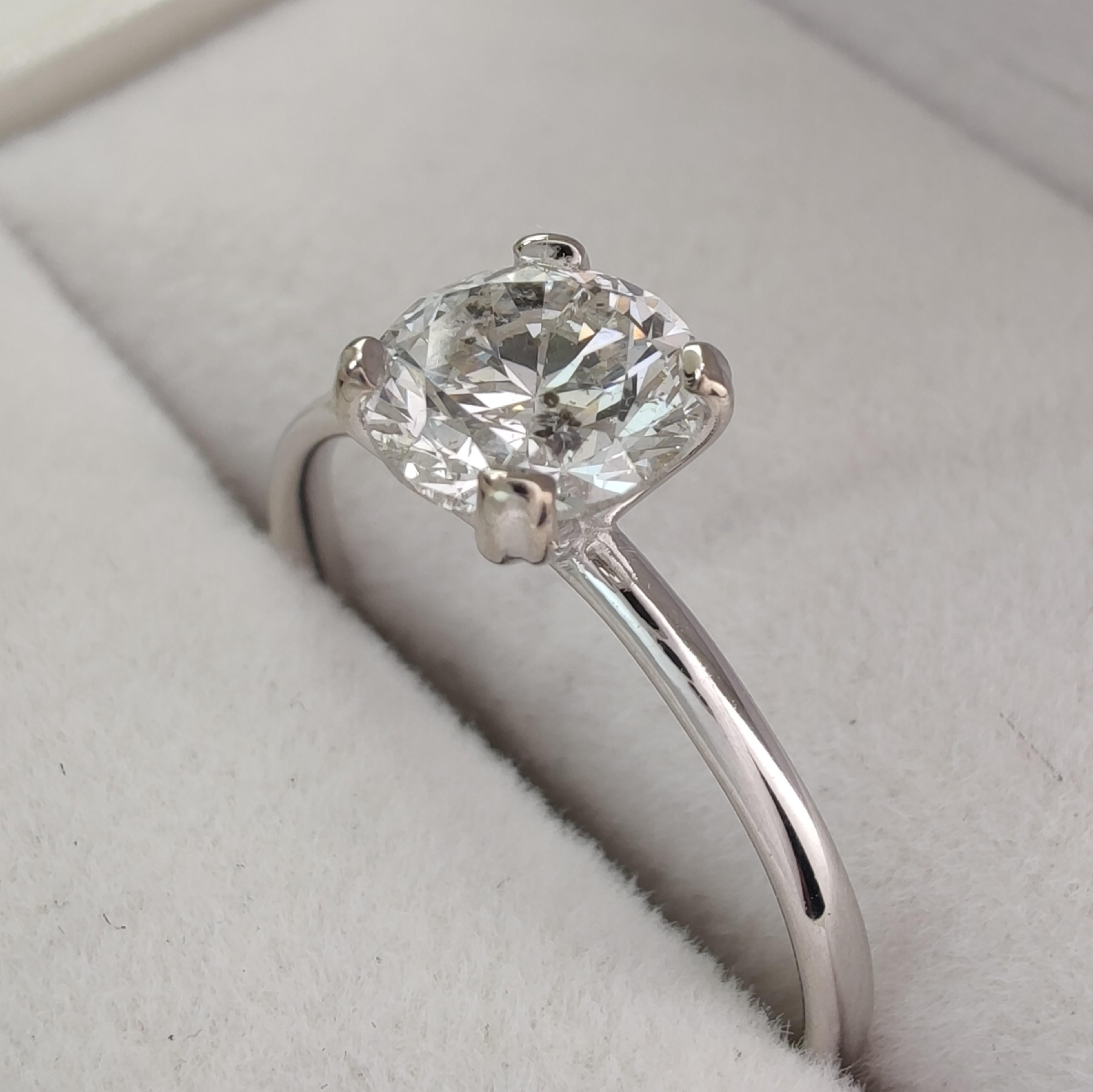Anillo solitario de compromiso con diamante natural certificado IGI de 1,05 ct en oro blanco de 18 quilates en venta 4