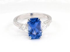 IGI Certified Natural Ceylon Sapphire Diamond Ring, 18 Karat