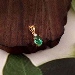 IGI Certified Natural Diamond cabochon Emerald Diamond Hallmark 18K Gold Pendant