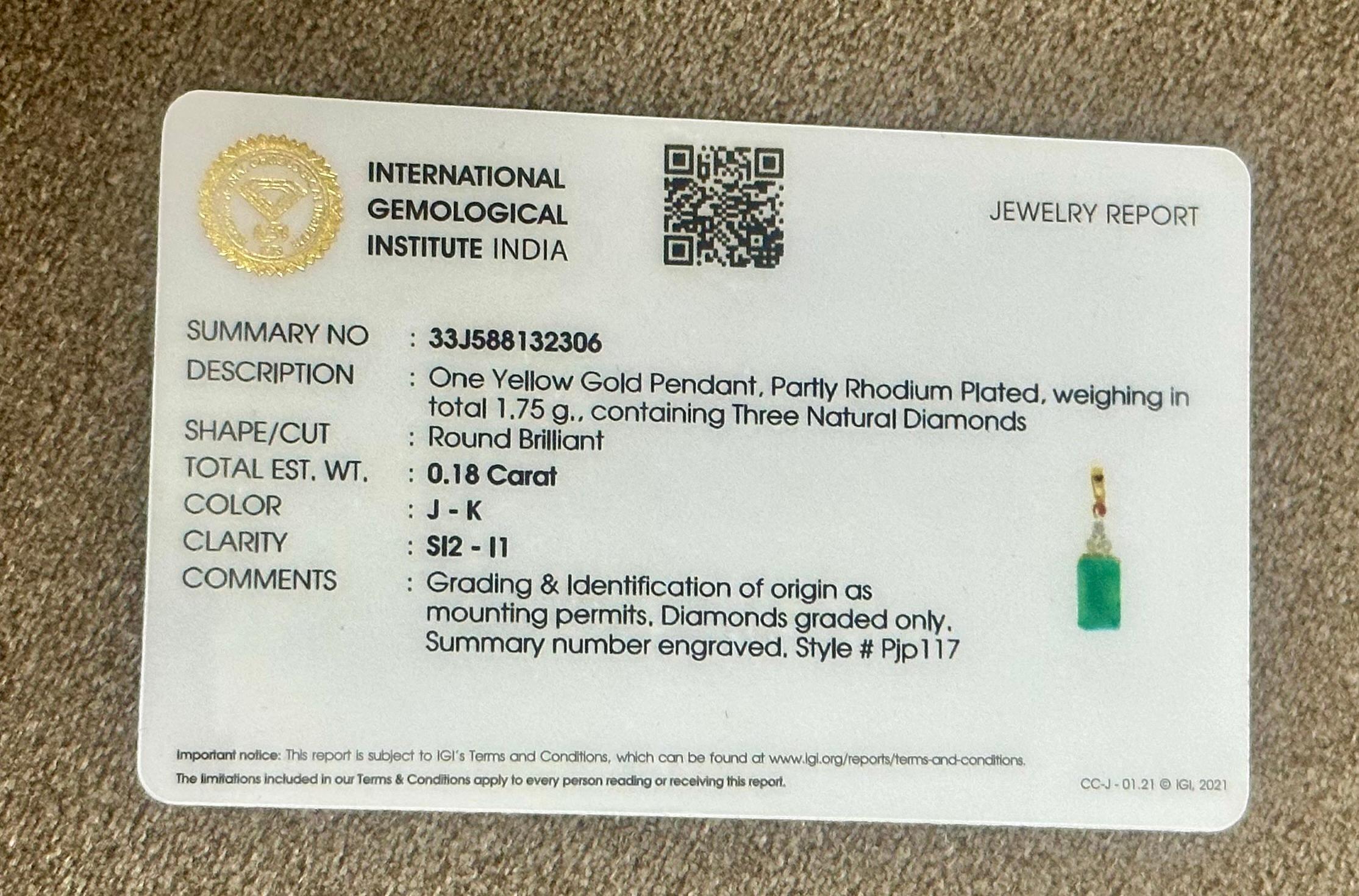 IGI Certified Natural Diamond Emerald  Pendant Hallmark 18K Gold Pendant In New Condition For Sale In Delhi, DL