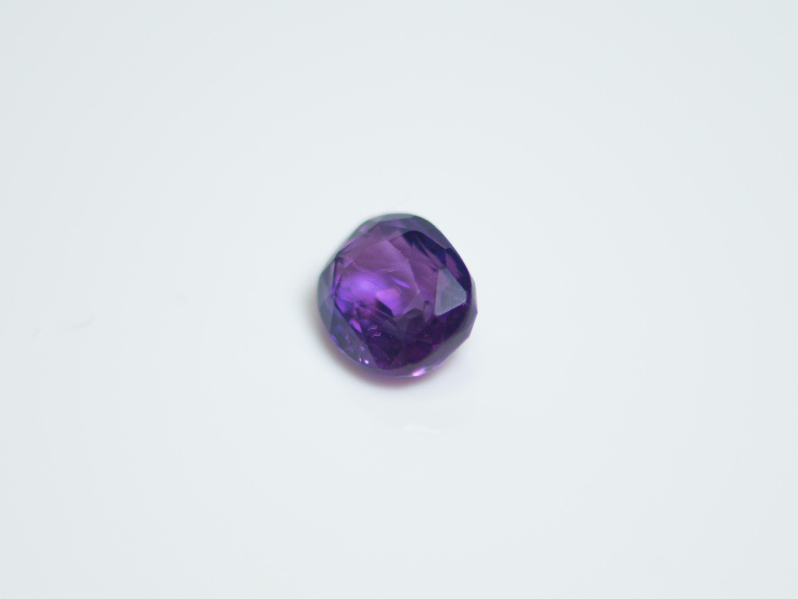 Oval Cut IGI Certified Natural Purple Sapphire of 1.13 Carat For Sale