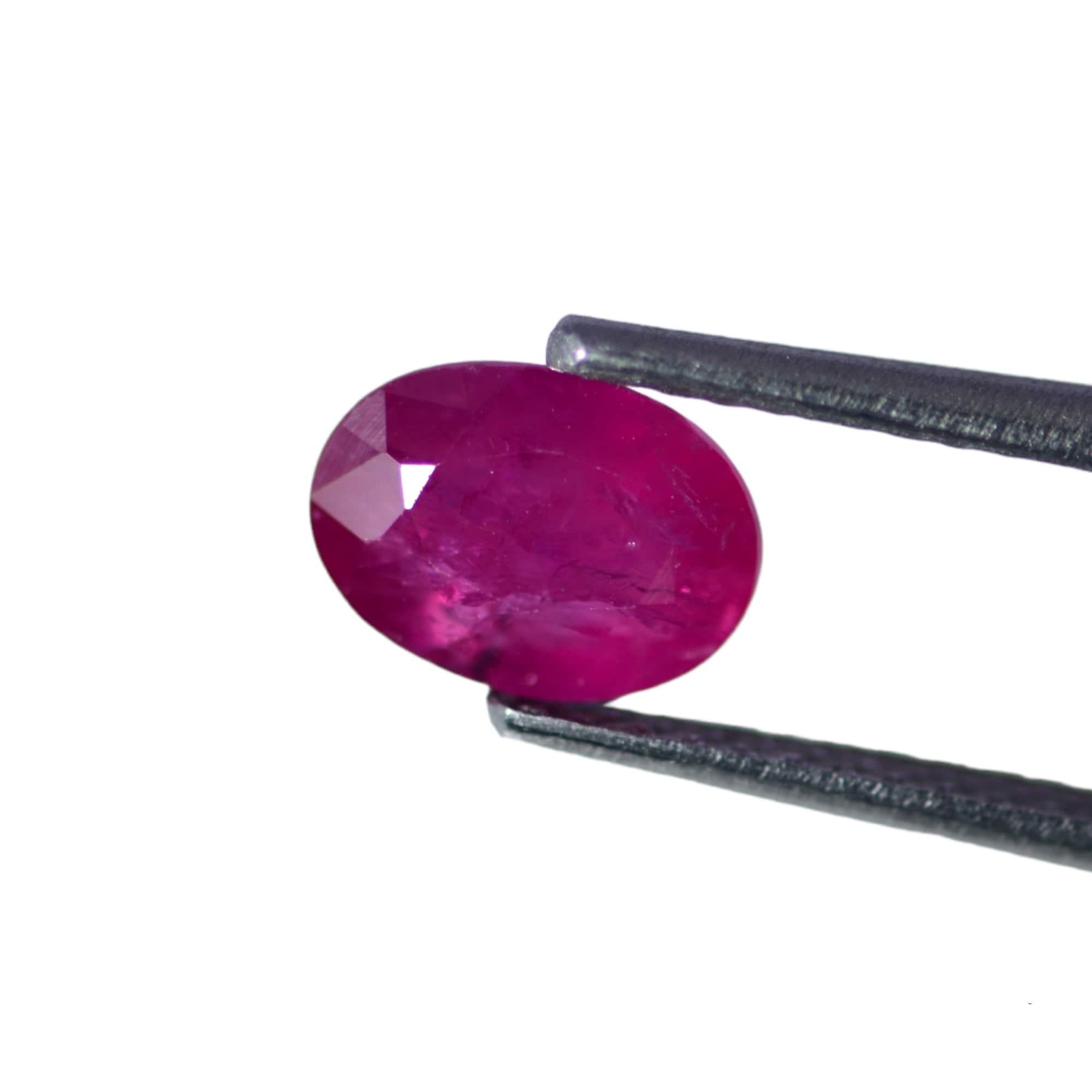 Oval Cut IGI Certified Natural Ruby of 1.13 Carat For Sale