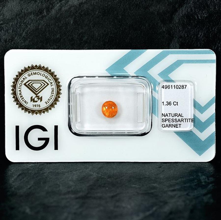 IGI Certified Natural Spessartite 'Mandarin' 1.36 Carat Gemstone In New Condition For Sale In London, GB