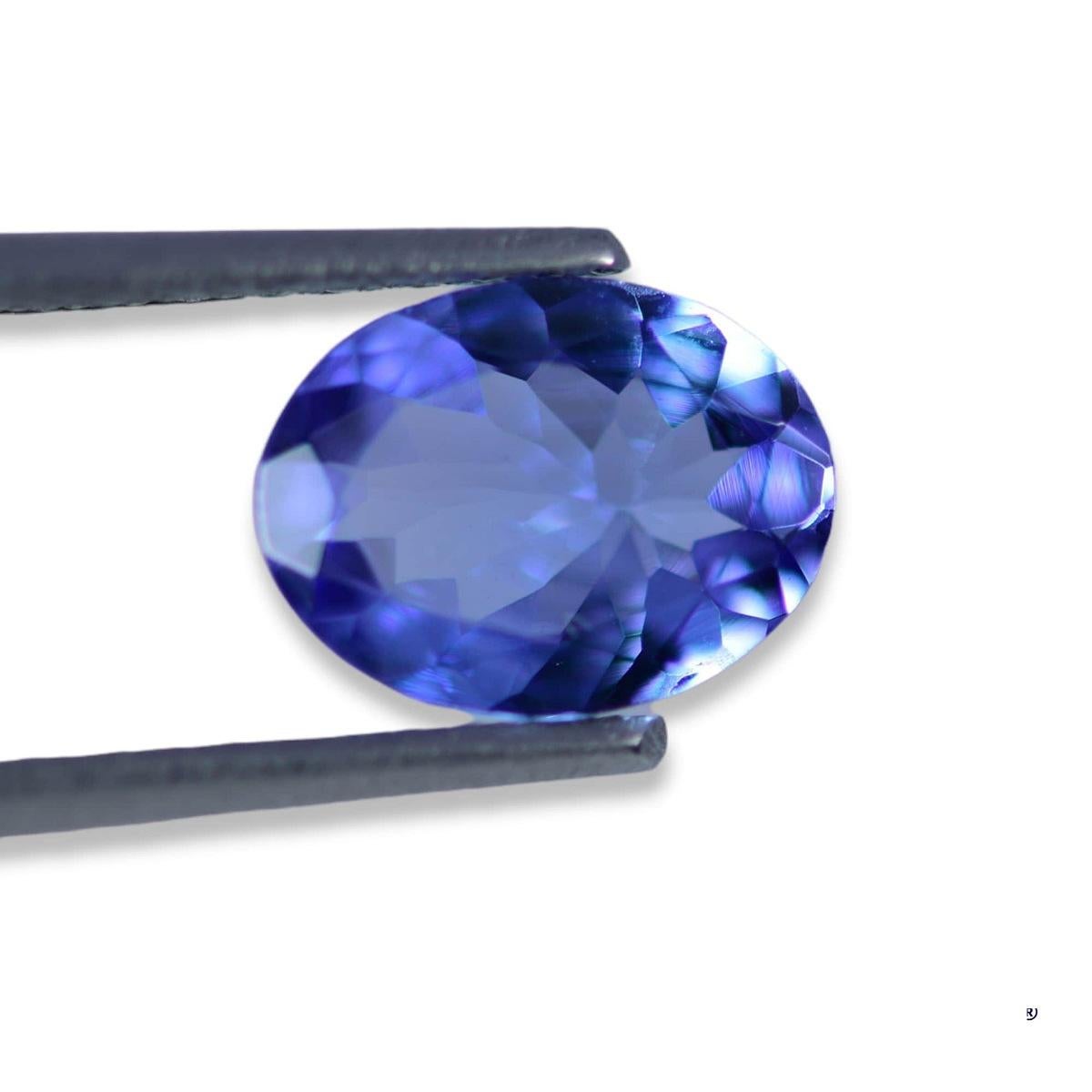 IGI Certified Natural Tanzanite of 0.90 Carat In New Condition For Sale In Vadgam, GJ