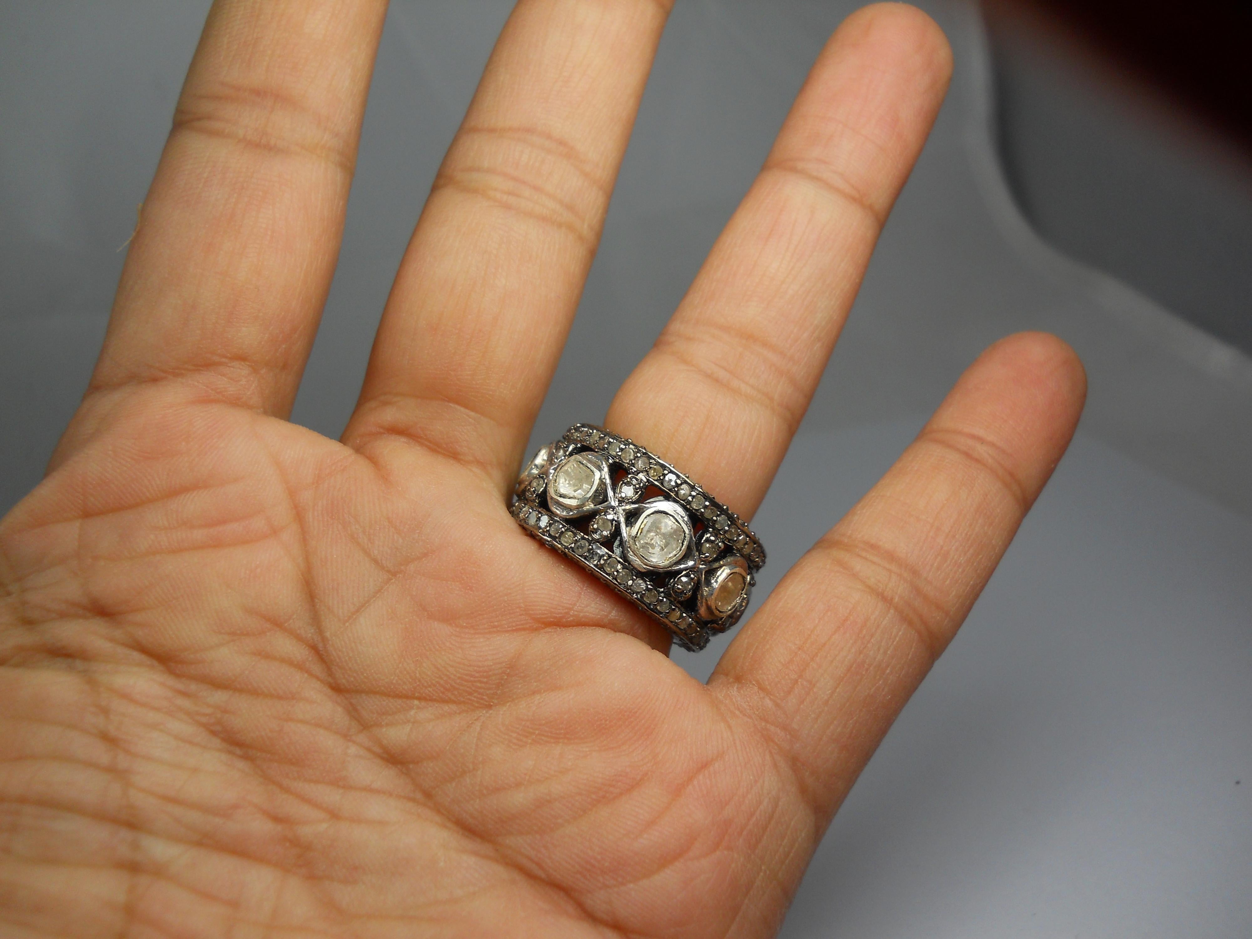 -Diamanttyp- Natürlicher Rosenschliff, natürlicher ungeschliffener Diamant

-Diamantfarben - weiß mit einem Hauch von Grau

-Gewicht des Diamanten - 2,50ctw

-Metall- 925 Sterling Silber

Metallfarbe - oxidiertes Silber und Gelbgold beschichtet
