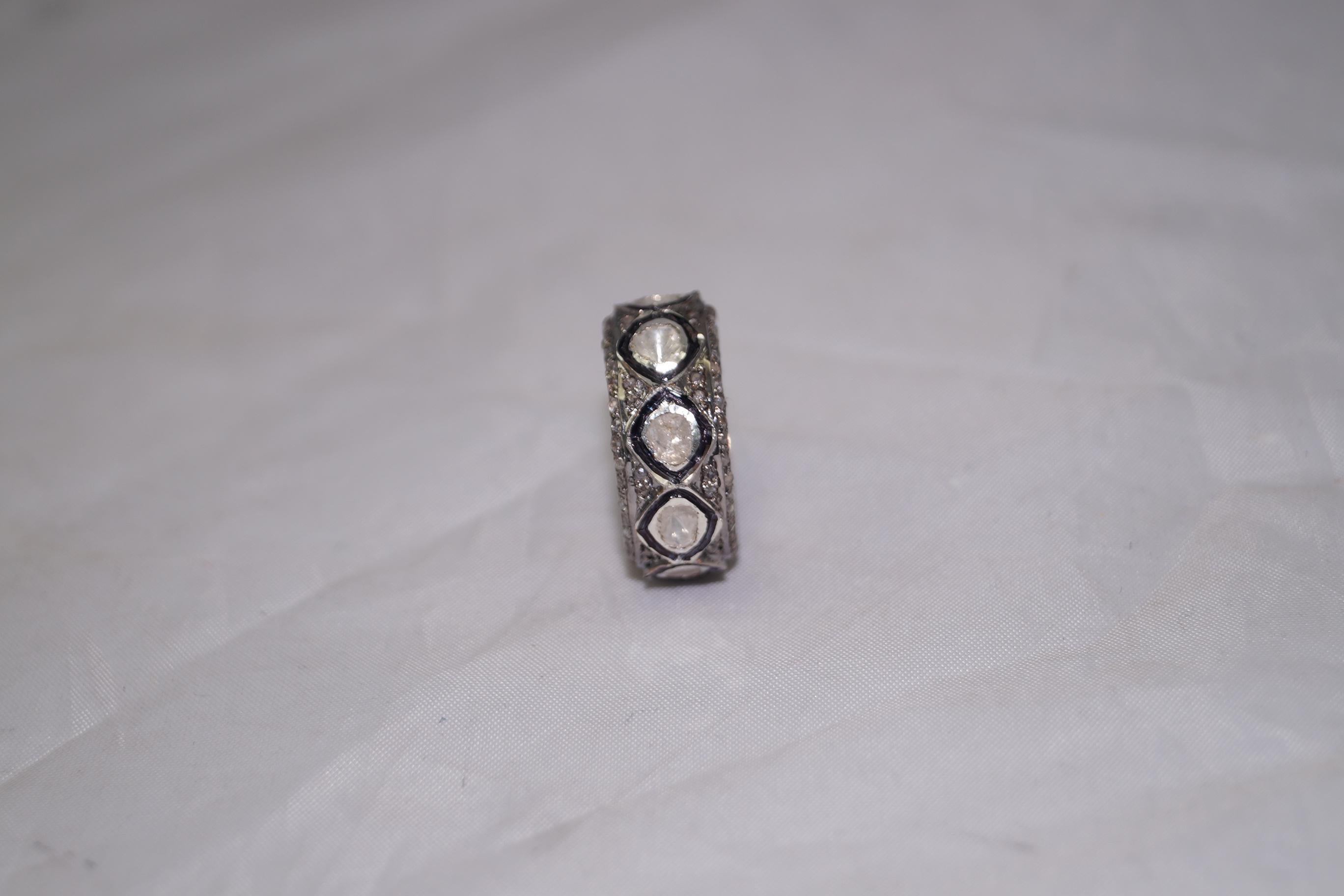 Contemporaneo Anello per l'eternità in argento 925 con diamante naturale non tagliato, certificato IGI. in vendita