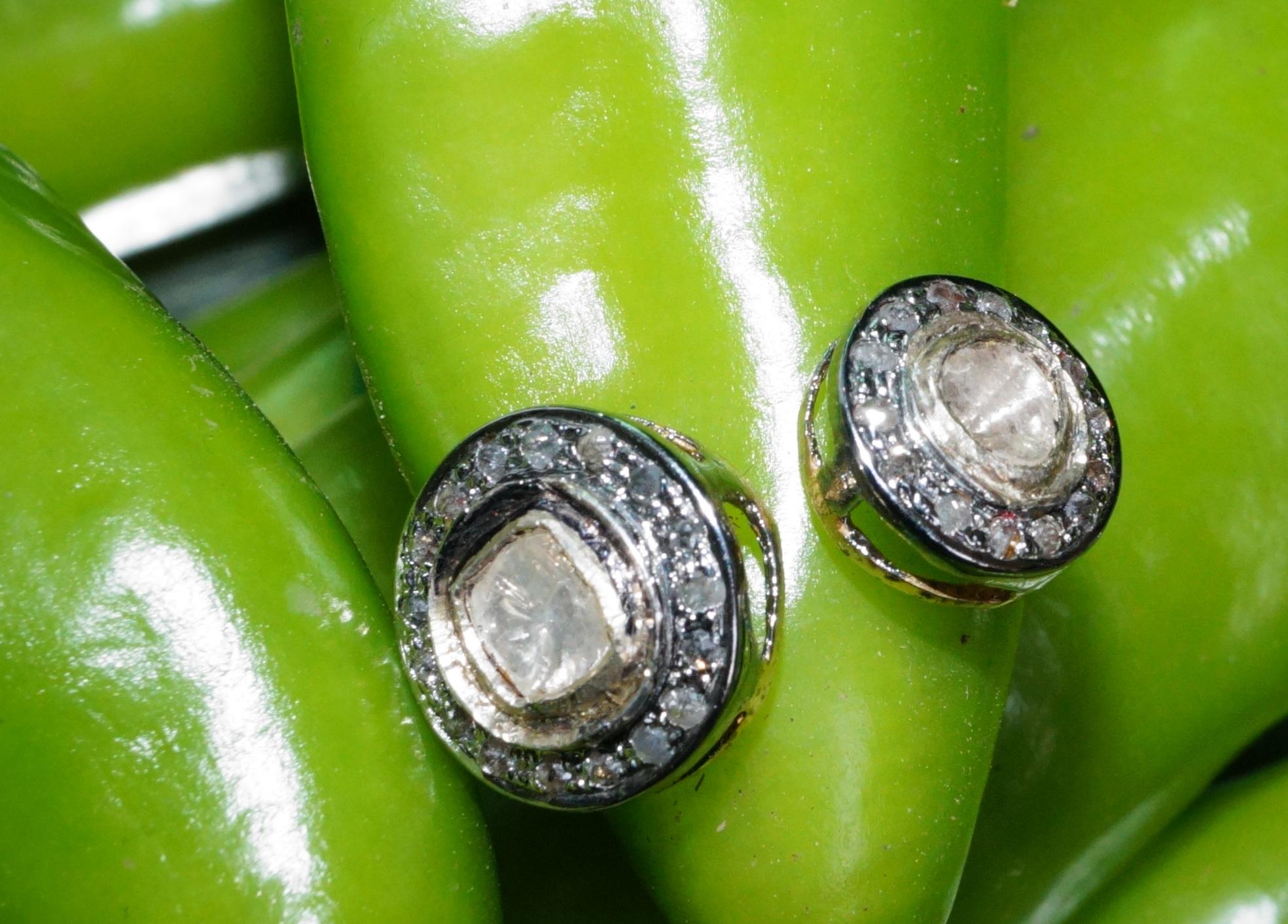 Contemporaneo Anello per l'eternità in argento 925 con diamante naturale non tagliato, certificato IGI. in vendita