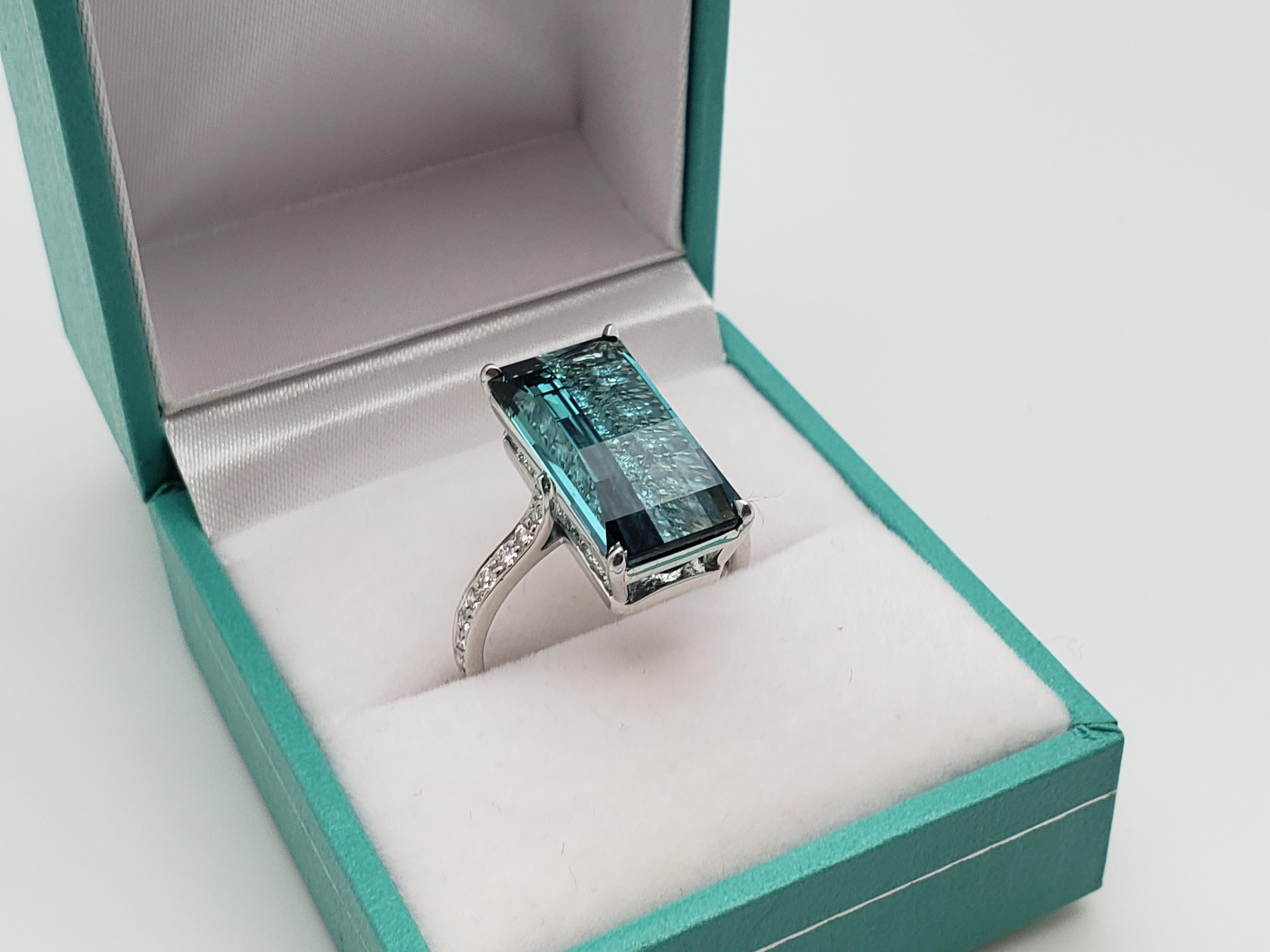 IGI zertifiziert Paolo Costagli 7,63 CT Blauer Turmalin Diamant 18K Weißgold Ring (Smaragdschliff) im Angebot