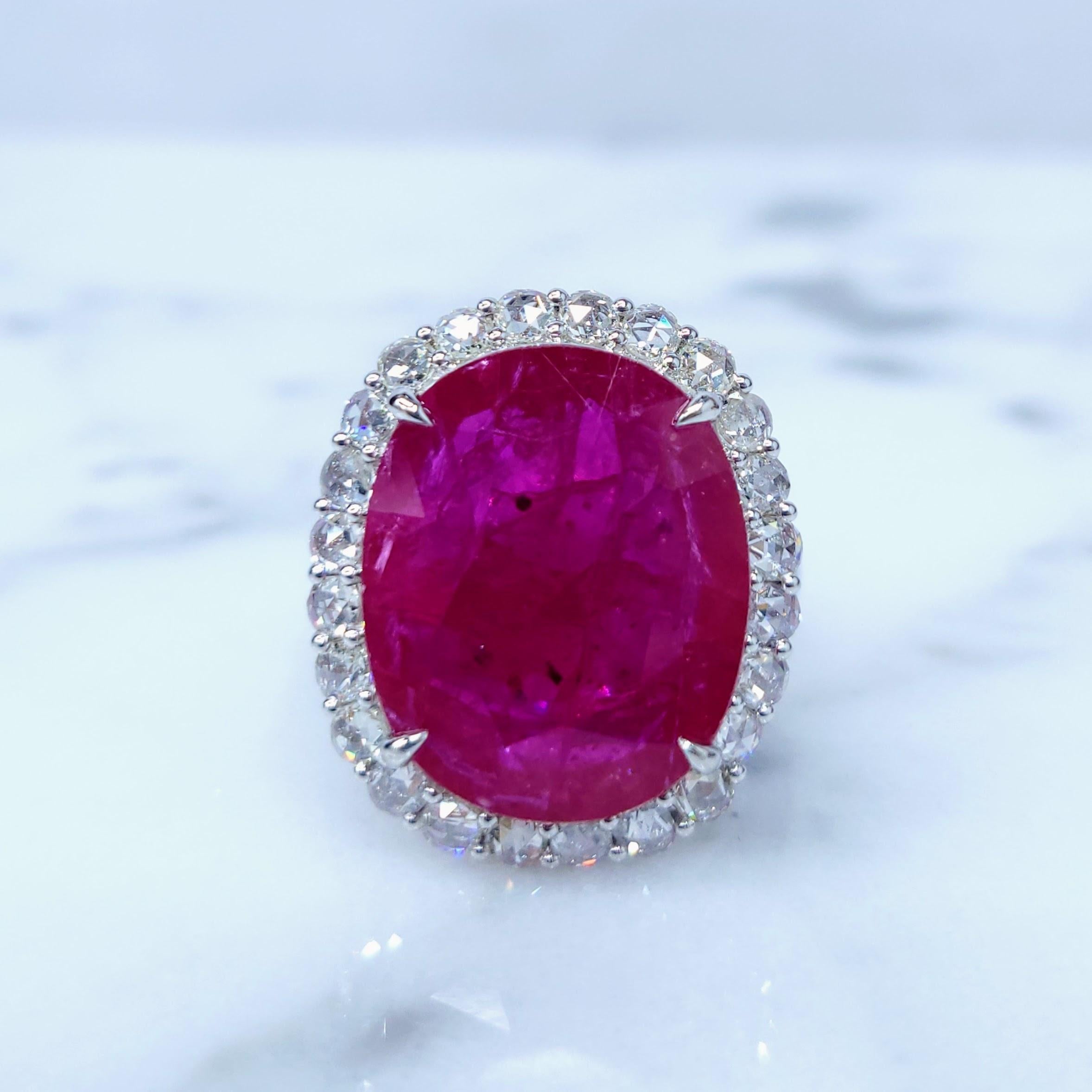 IGI-zertifizierter seltener 11,33 Karat Rubin- und Diamantring aus 18 Karat Weißgold im Angebot 1