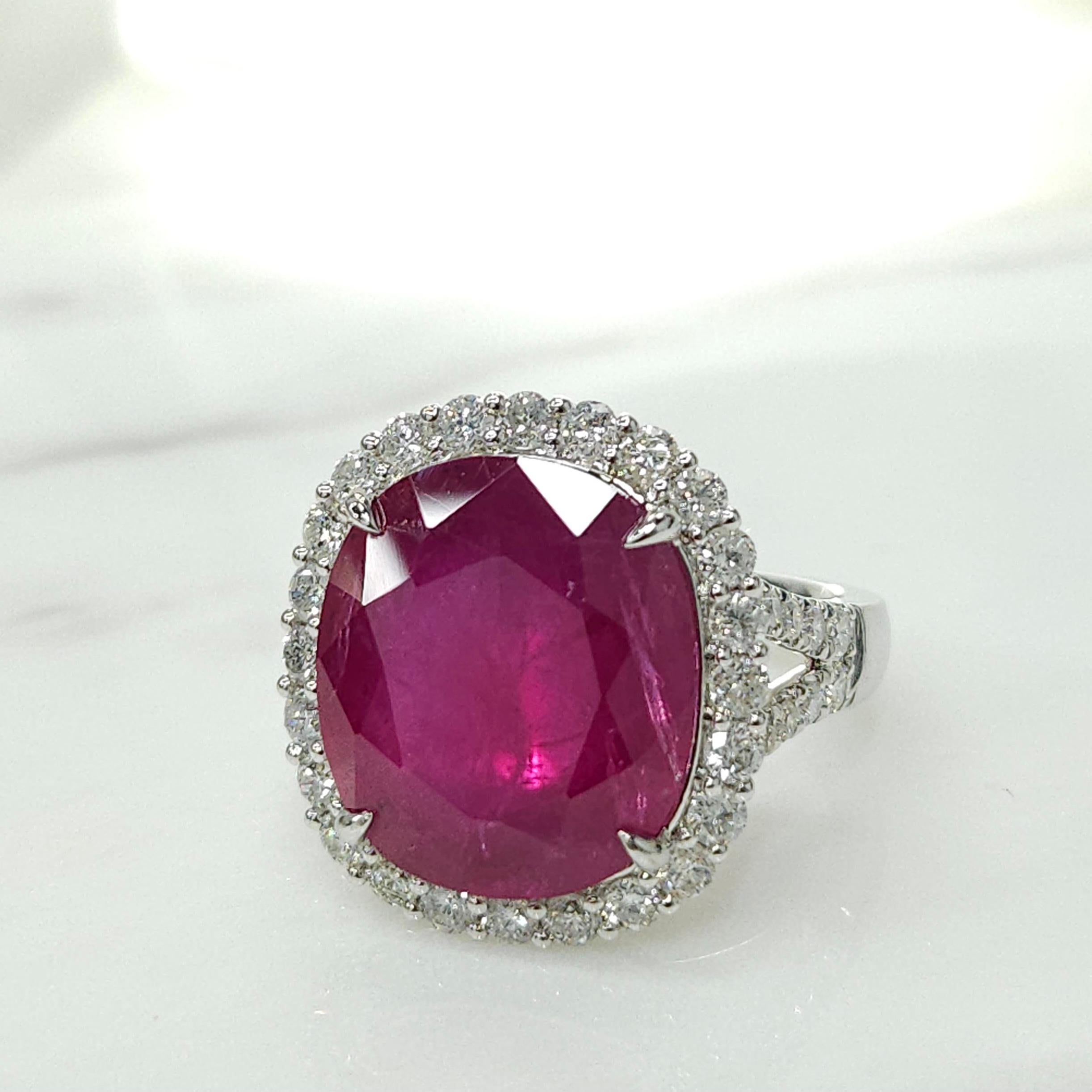 IGI Certified Rare 11.96 Carat Ruby & Diamond Ring in 18K White Gold In New Condition For Sale In KOWLOON, HK
