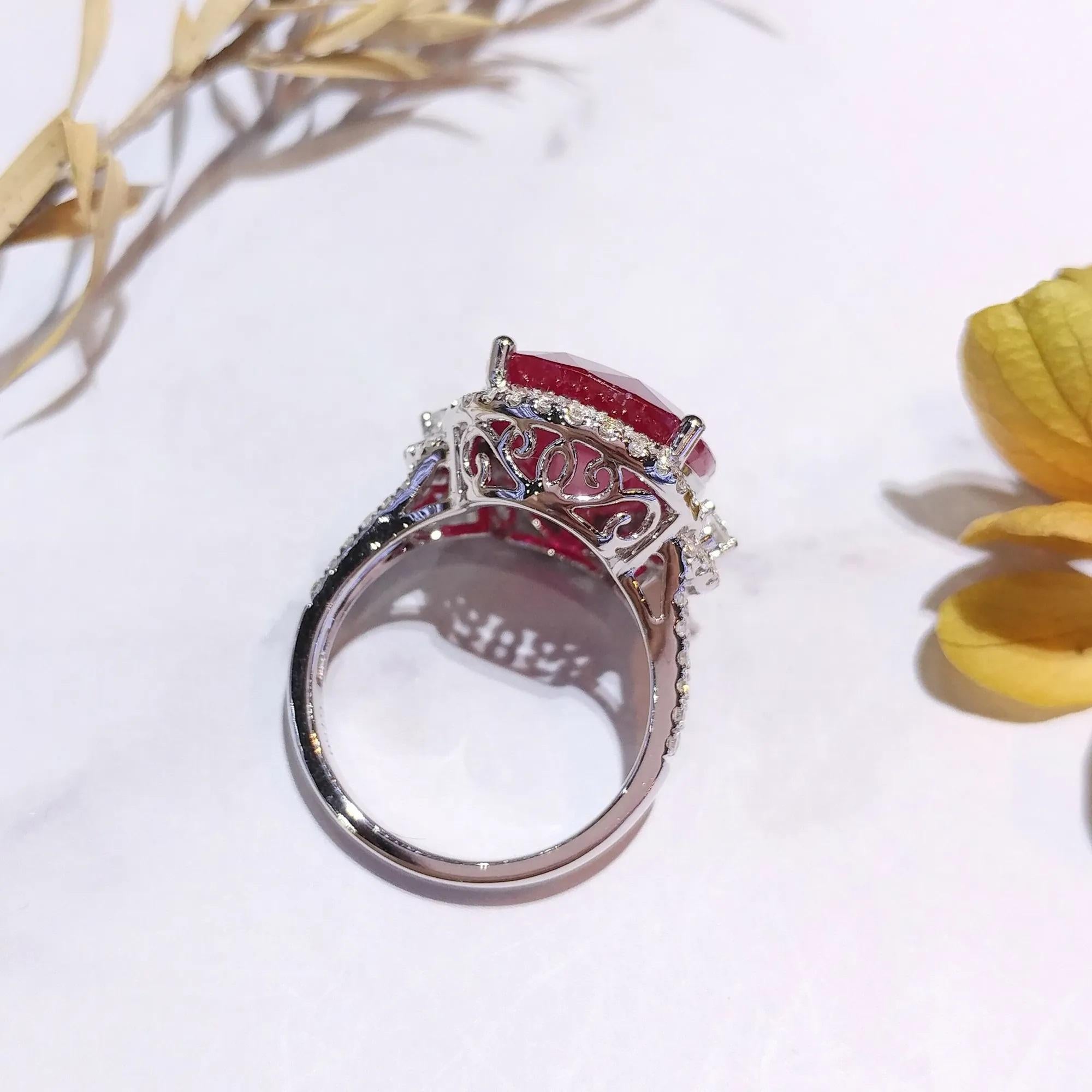 IGI Certified Rare 14.13 Carat Burma Ruby & Diamond Ring in 18K White Gold For Sale 7