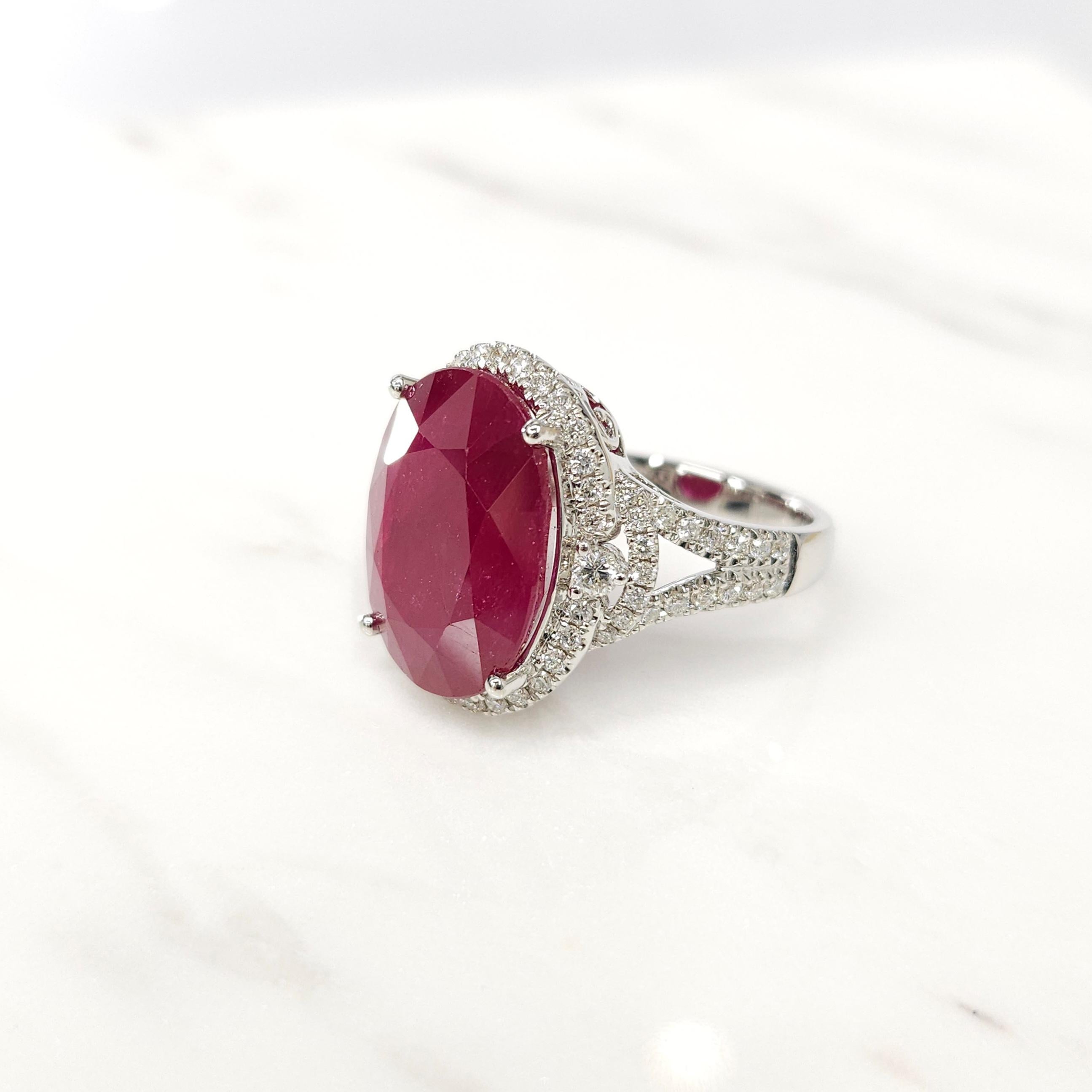 IGI Certified Rare 14.13 Carat Burma Ruby & Diamond Ring in 18K White Gold In New Condition For Sale In KOWLOON, HK