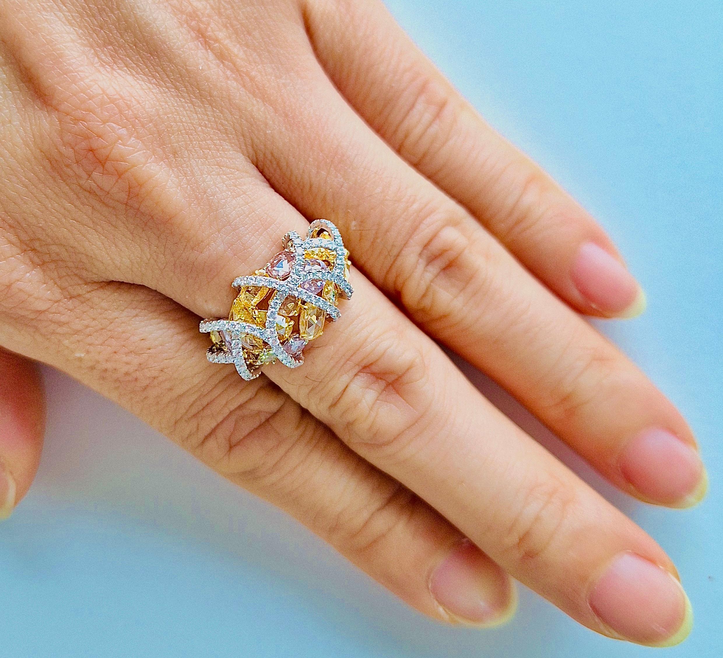 IGI Certified Rosecut 2,68ct Anillo de diamantes de color fantasía y diamantes blancos Art Decó en venta