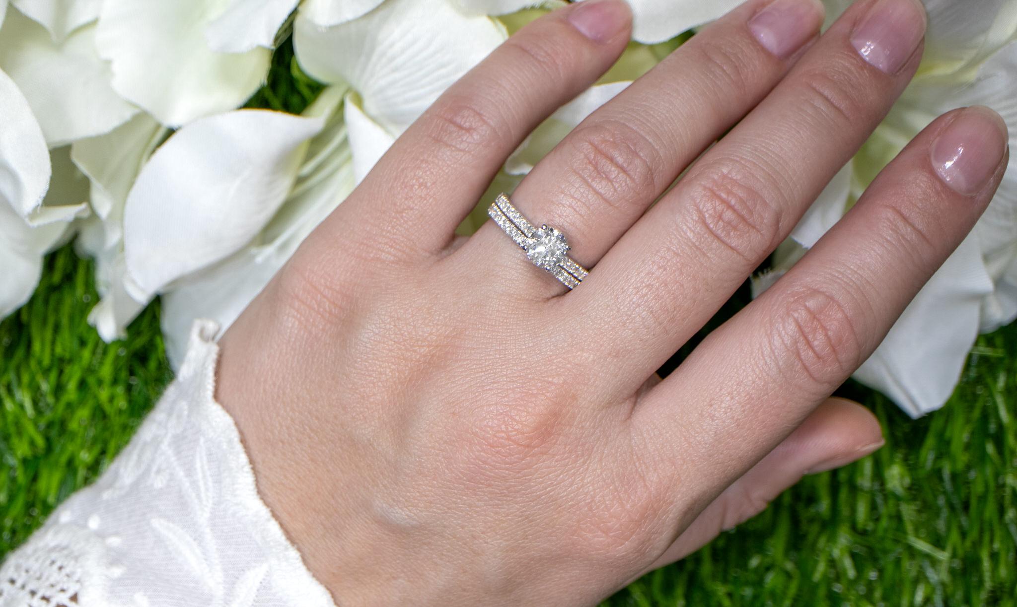 Round Cut IGI Certified Round Diamond Engagement Ring Set 1.69 Carats 18K White Gold For Sale