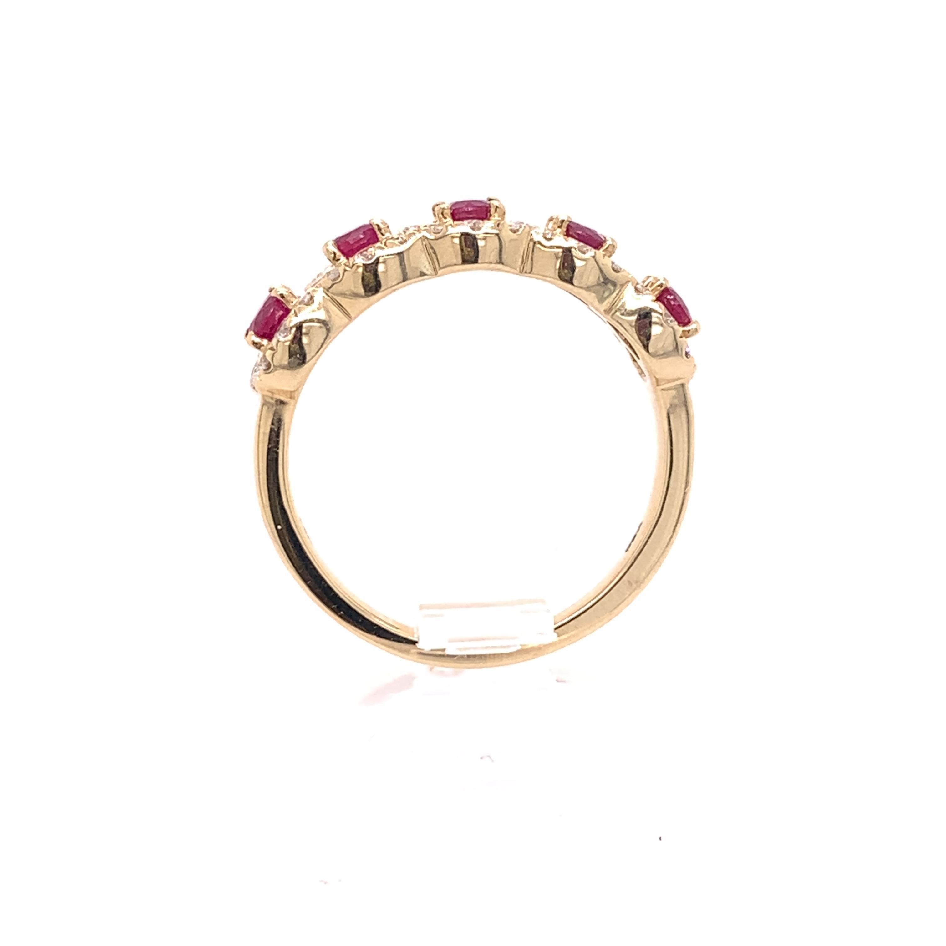 IGI Certified Ruby and Diamond 14K Yellow Gold Ring In New Condition For Sale In Houston, TX